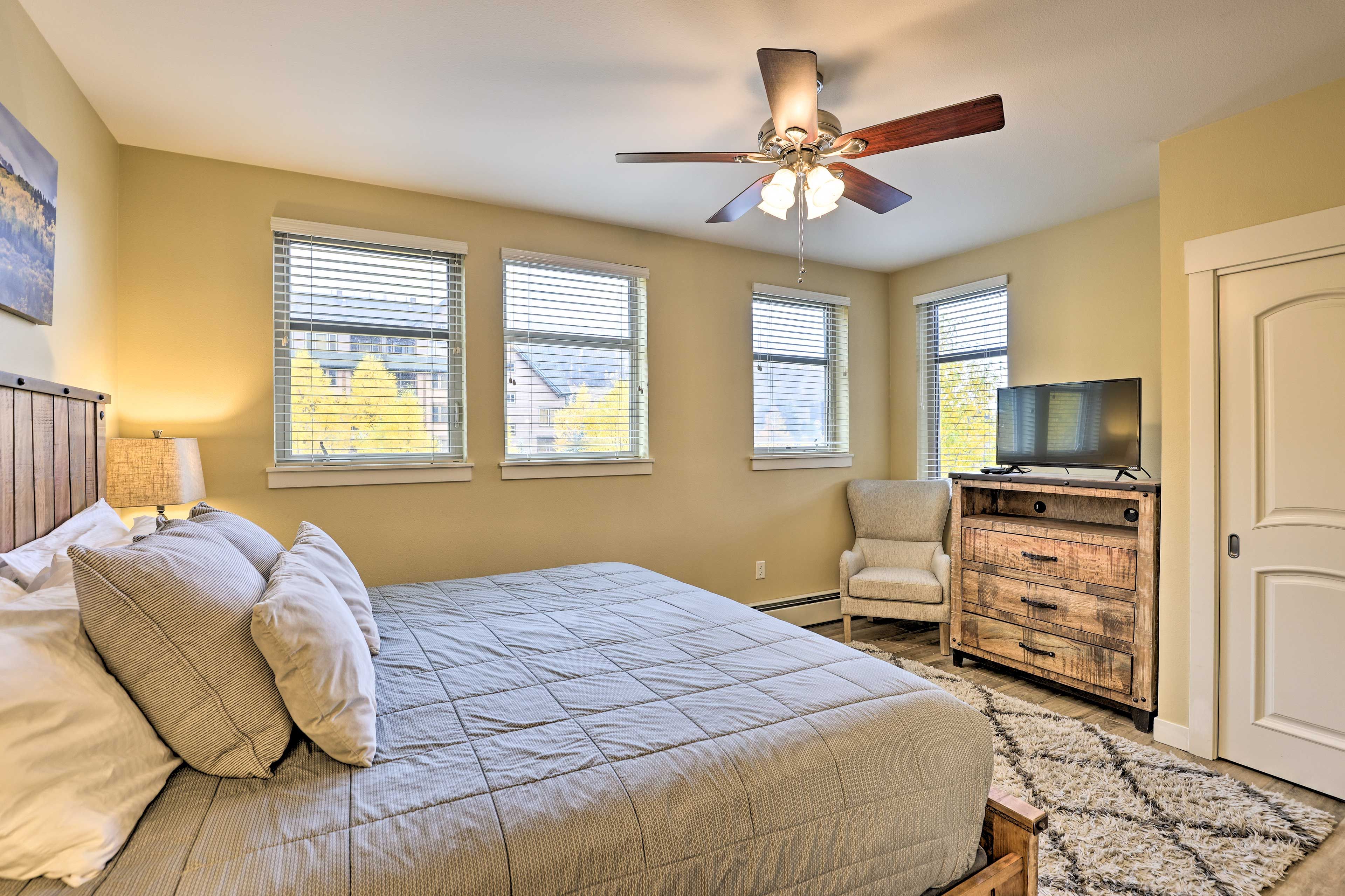 Bedroom 1 | Smart TV