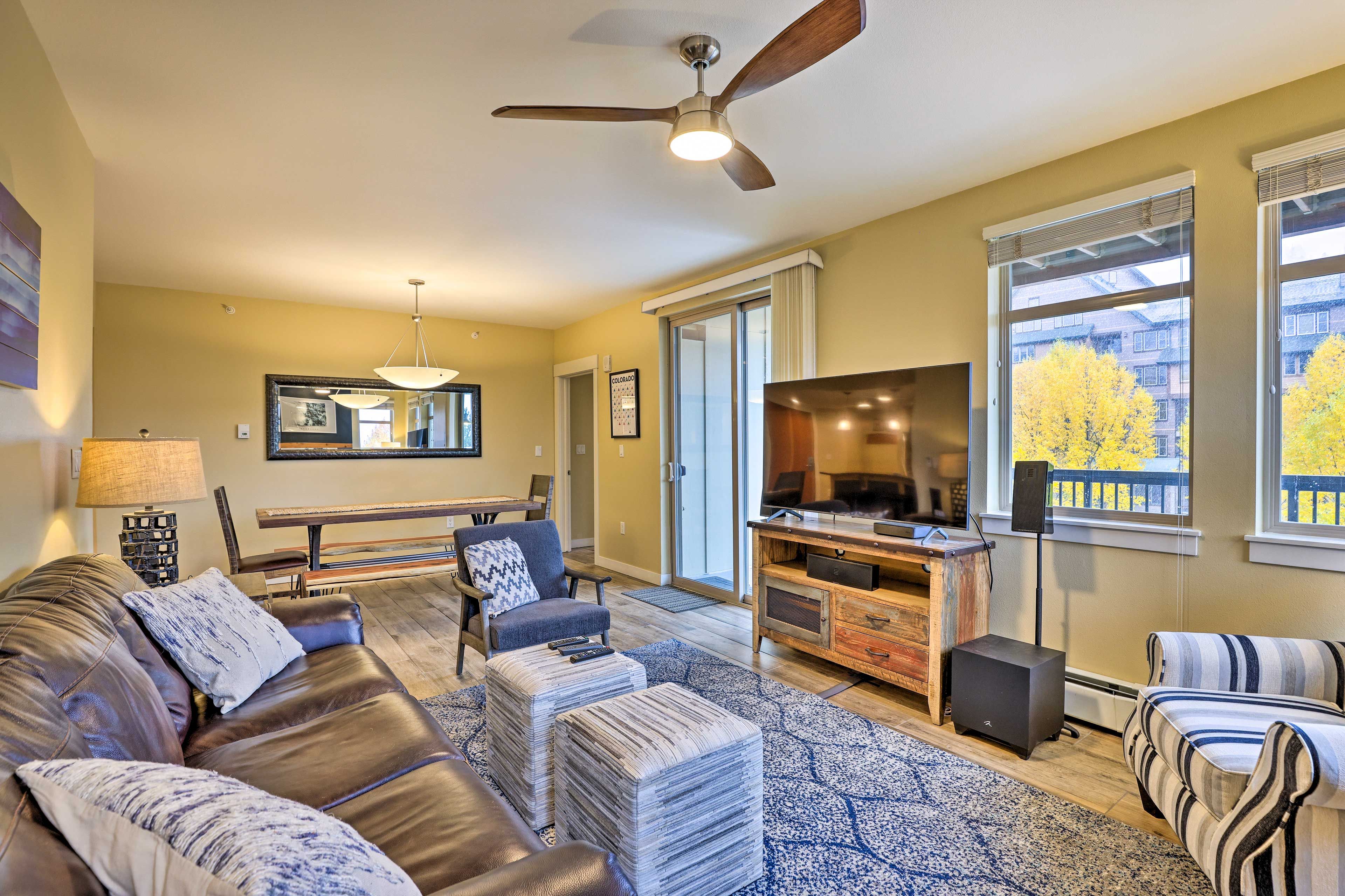 Living Room | Free WiFi | Sleeper Sofa