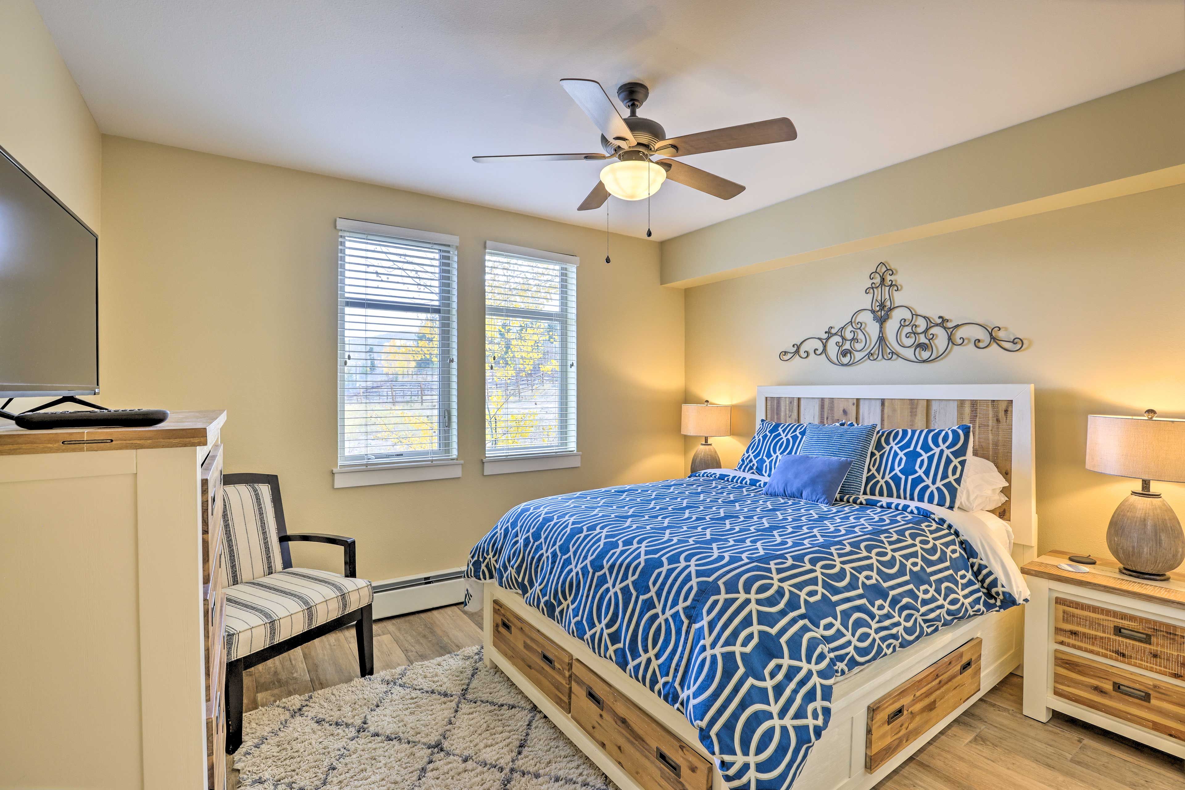 Bedroom 2 | Queen Bed