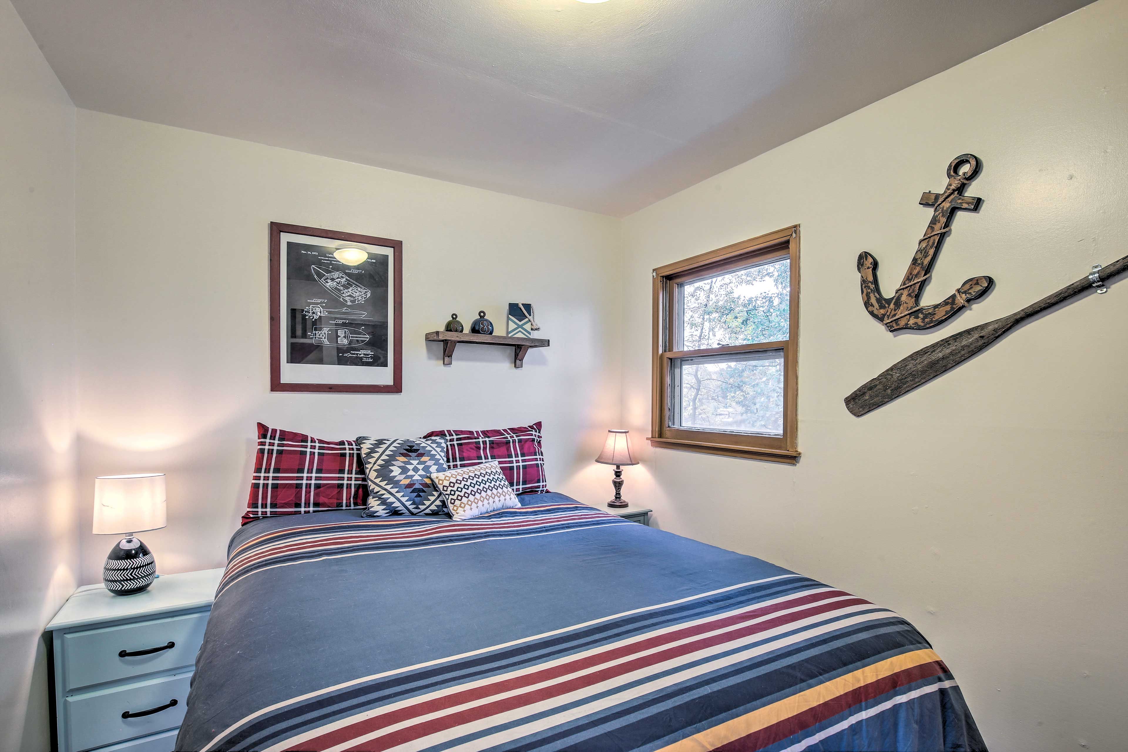 Bedroom 3 | Queen Bed