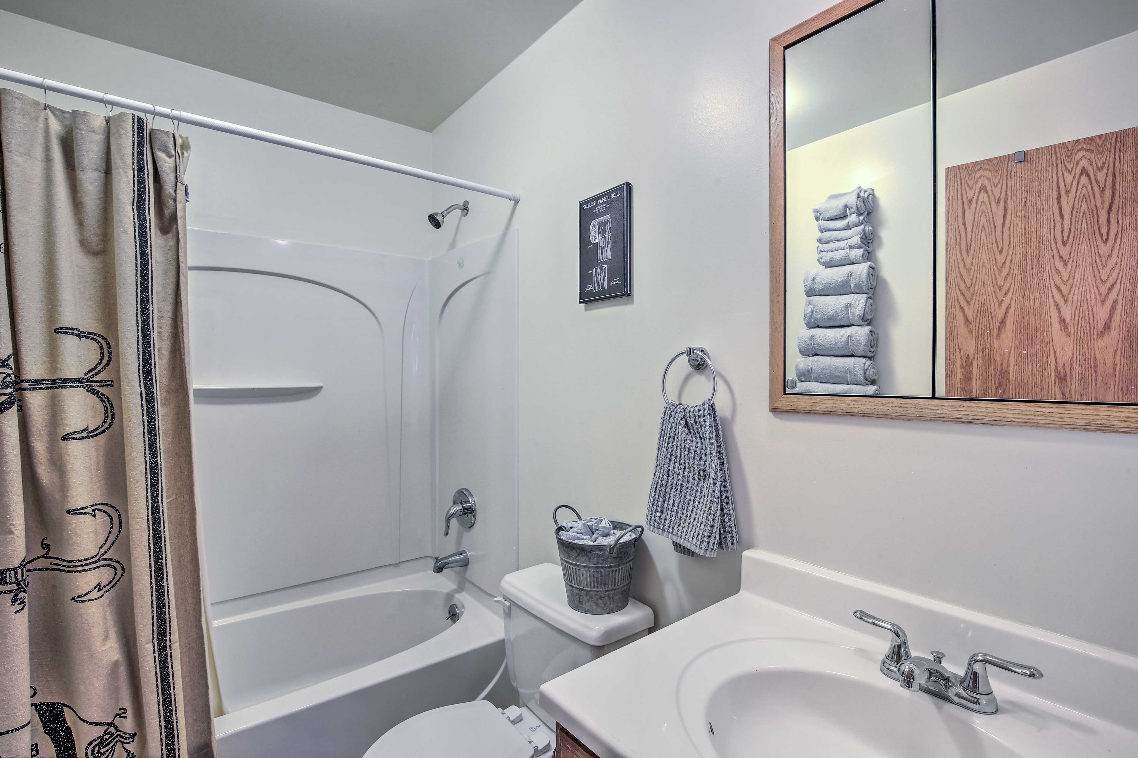 Full Bathroom | Shower/Tub Combo