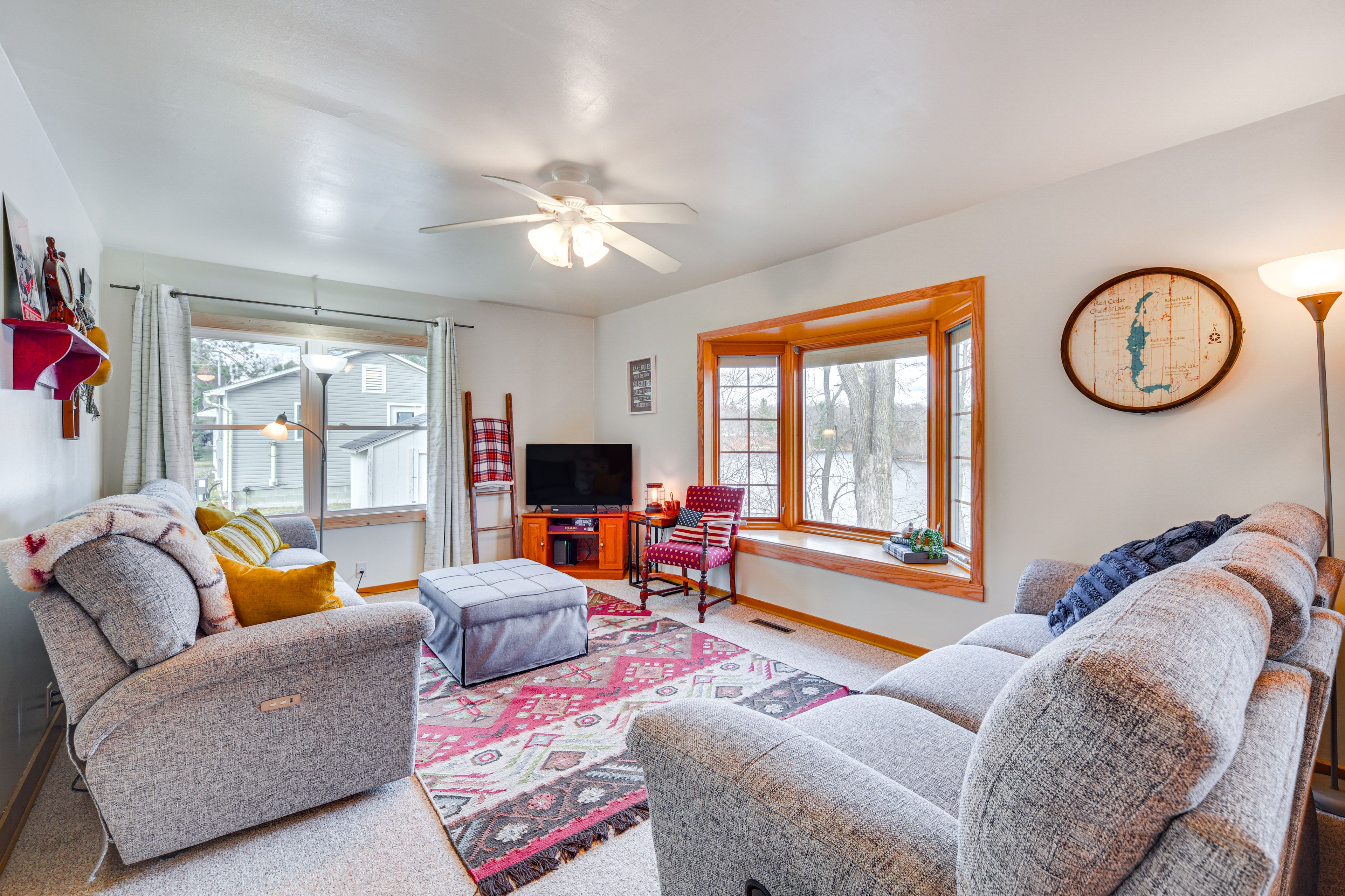 Living Room | Smart TV | Electric Fireplace | Central Heating