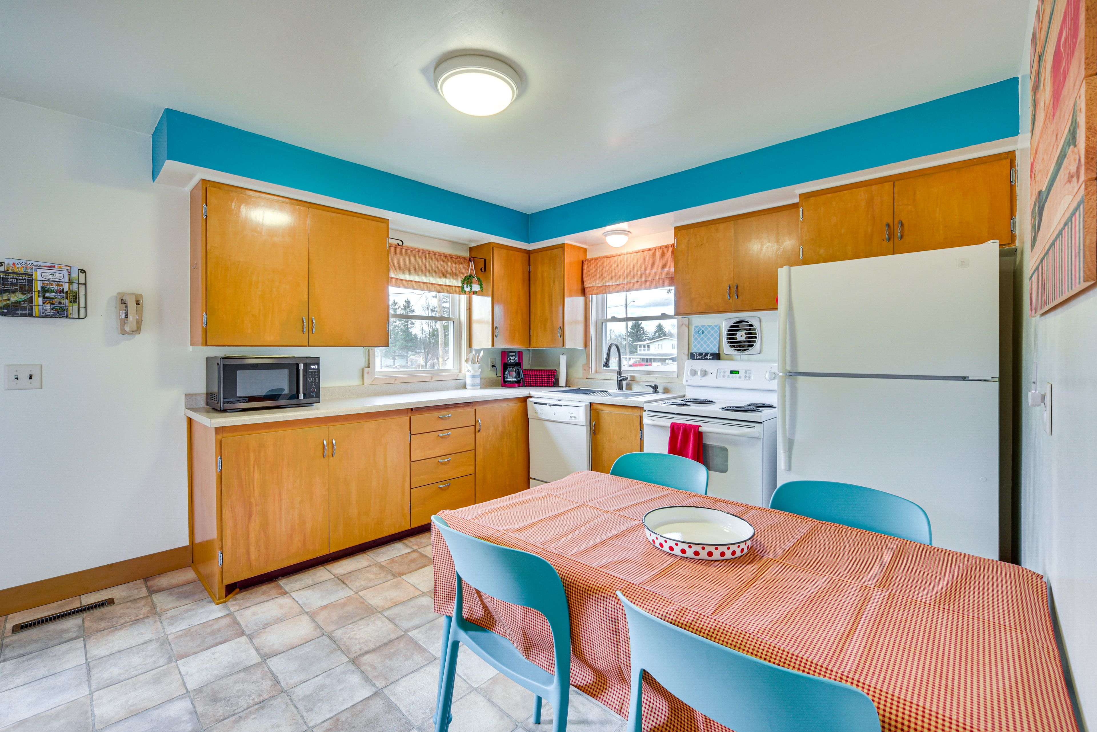 Kitchen | Fully Equipped w/ Cooking Basics