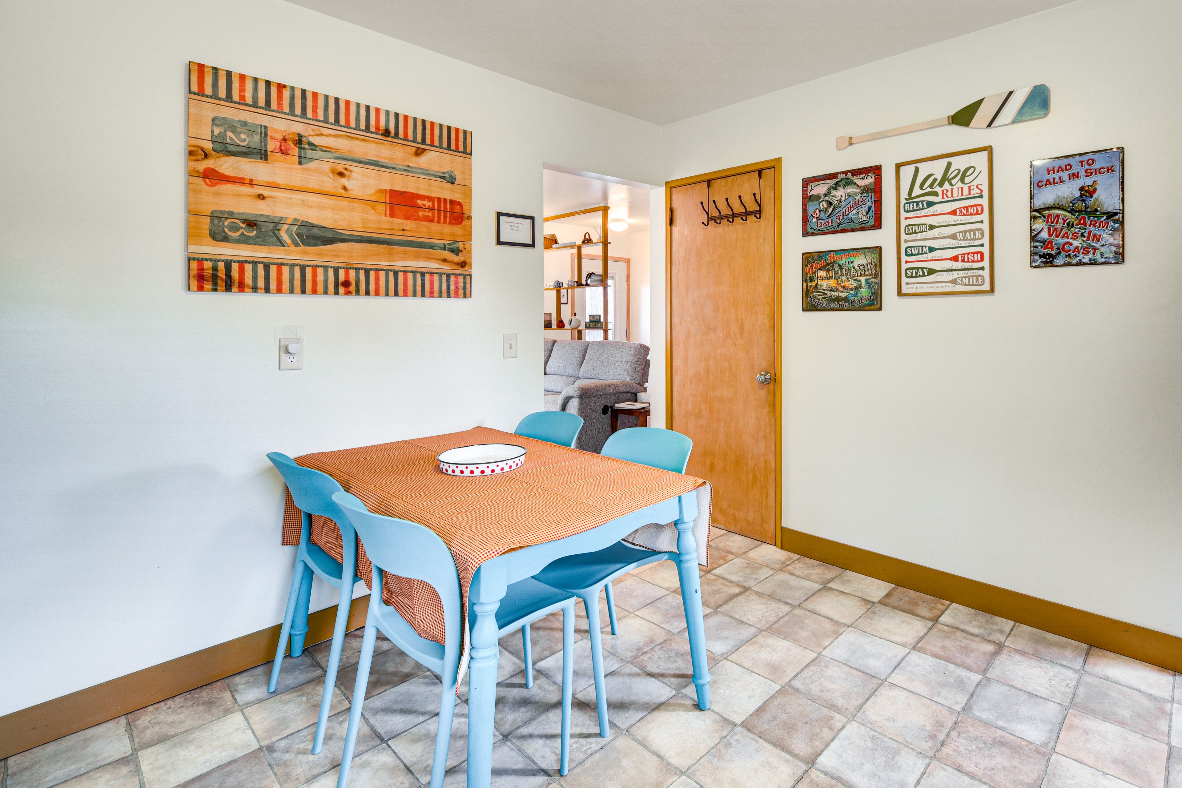 Dining Area | Dishware & Flatware Provided