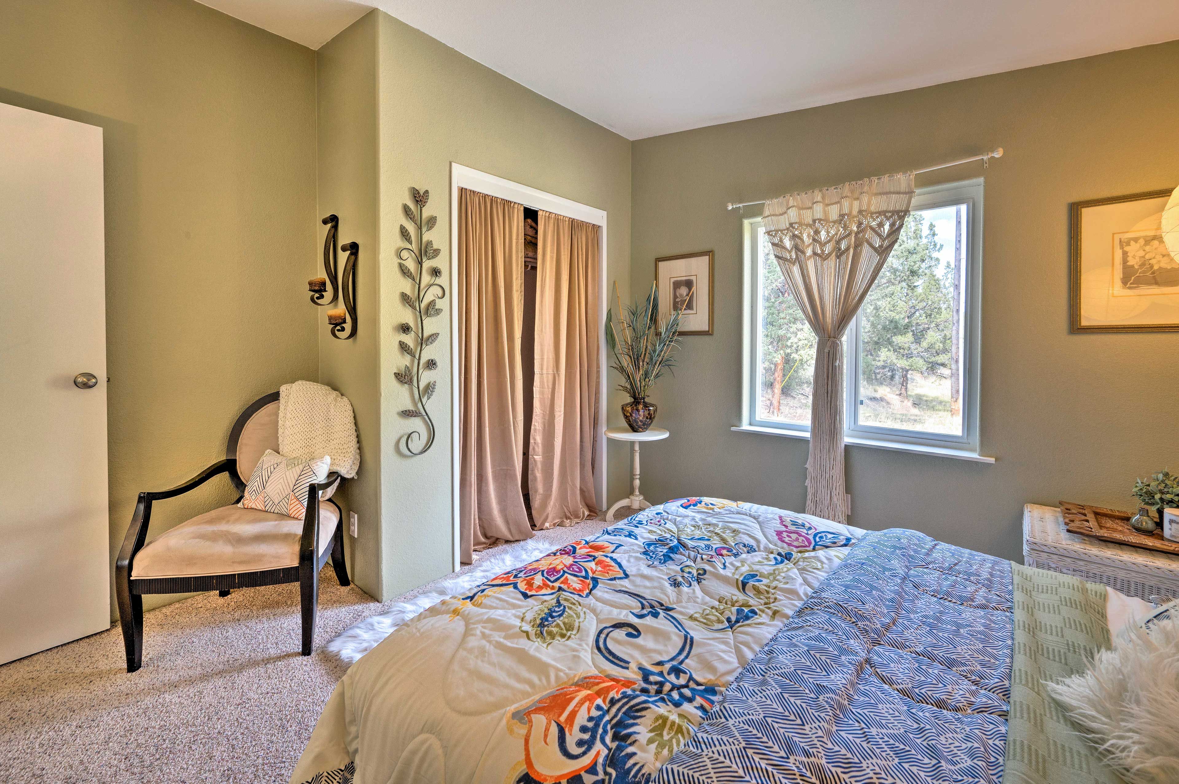 Bedroom 3 | Queen Bed