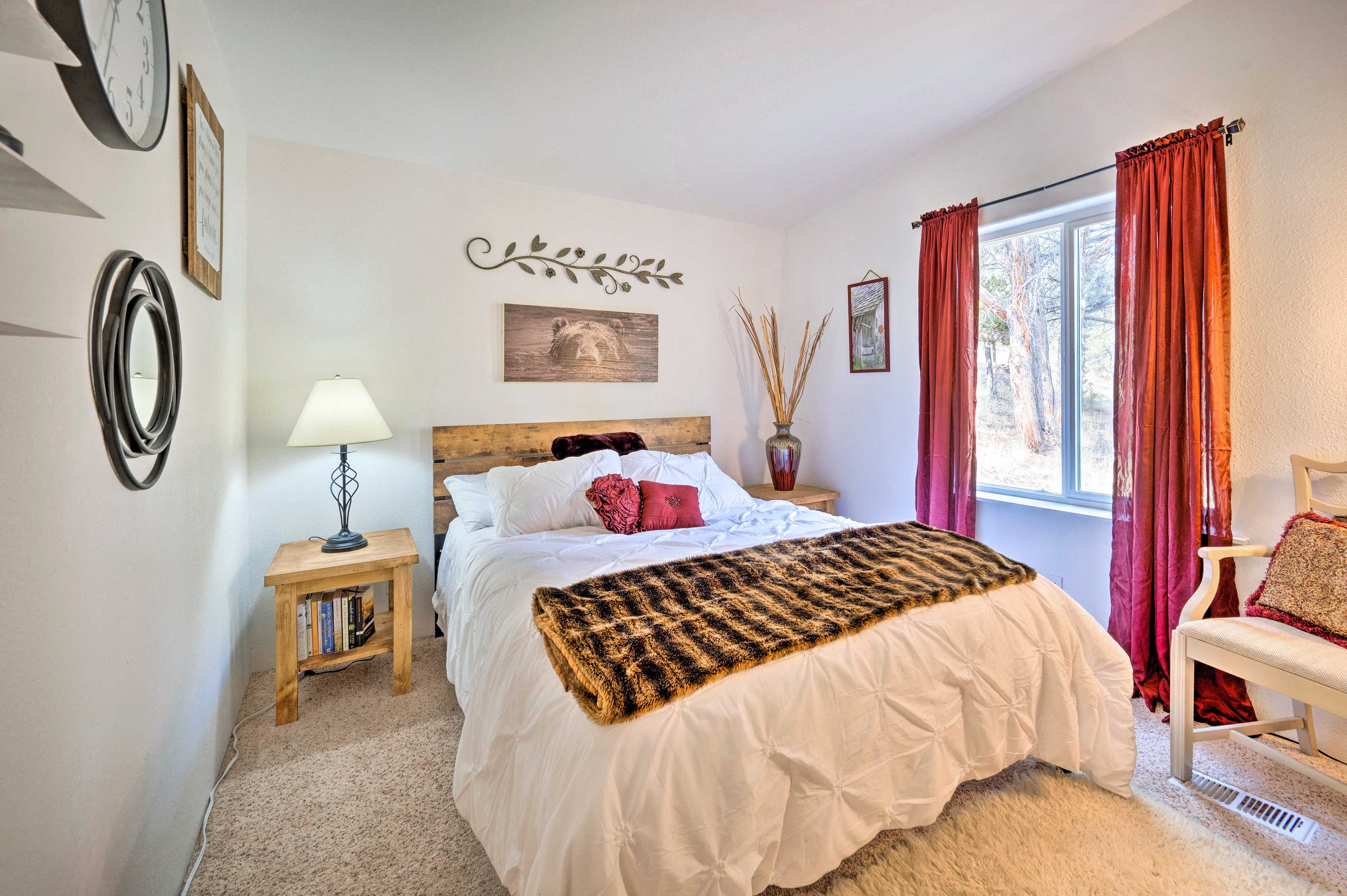 Bedroom 2 | Queen Bed