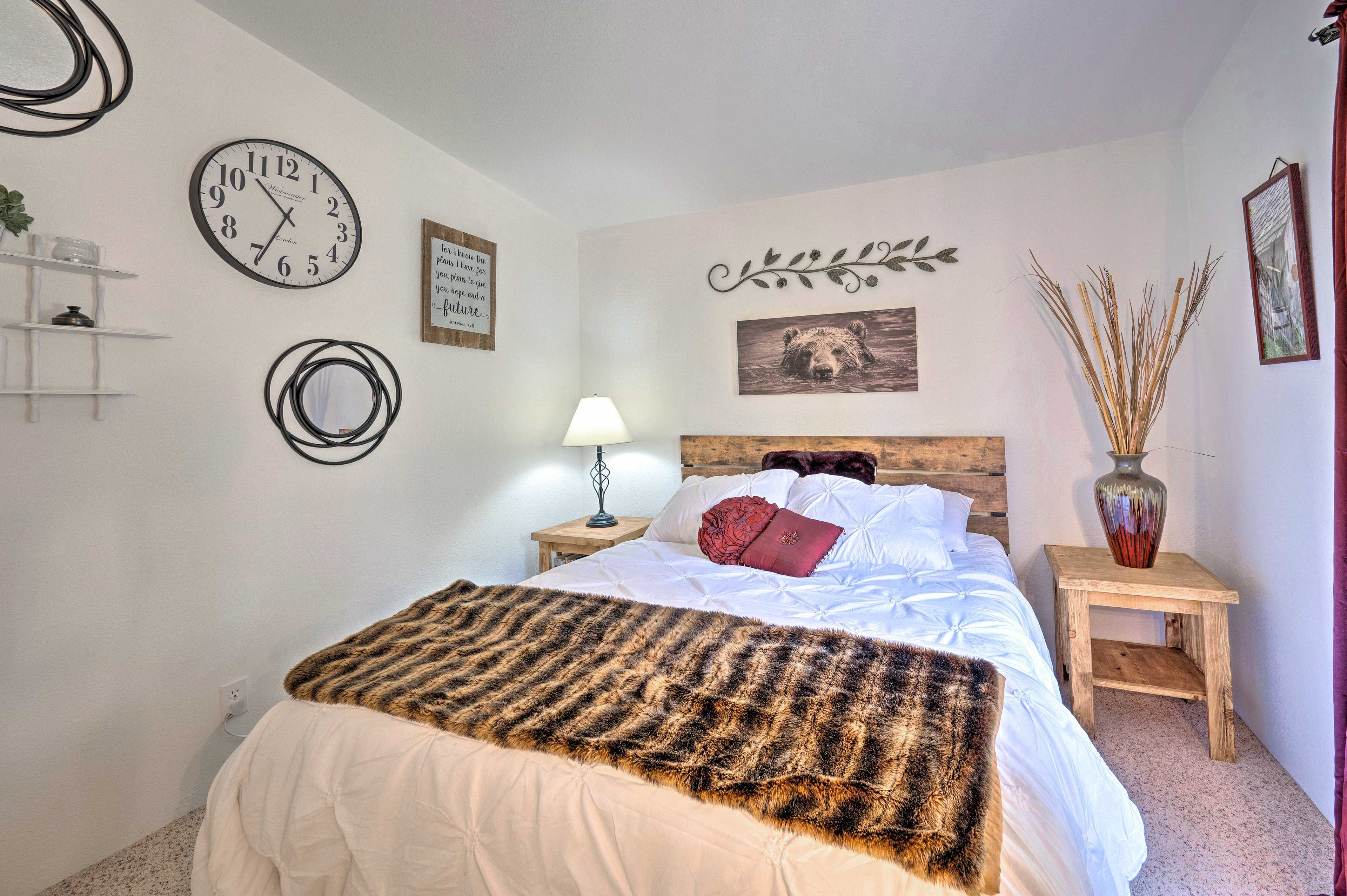 Bedroom 2 | Queen Bed