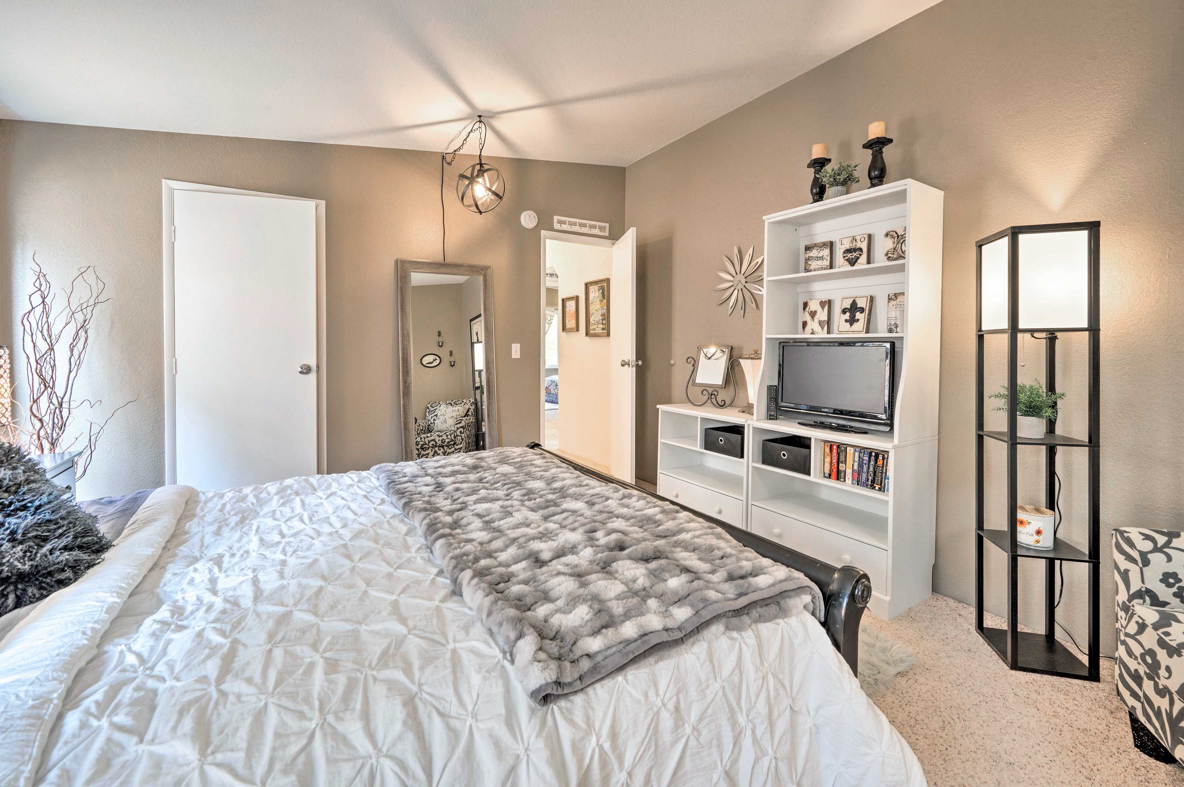 Bedroom 1 | Smart TV