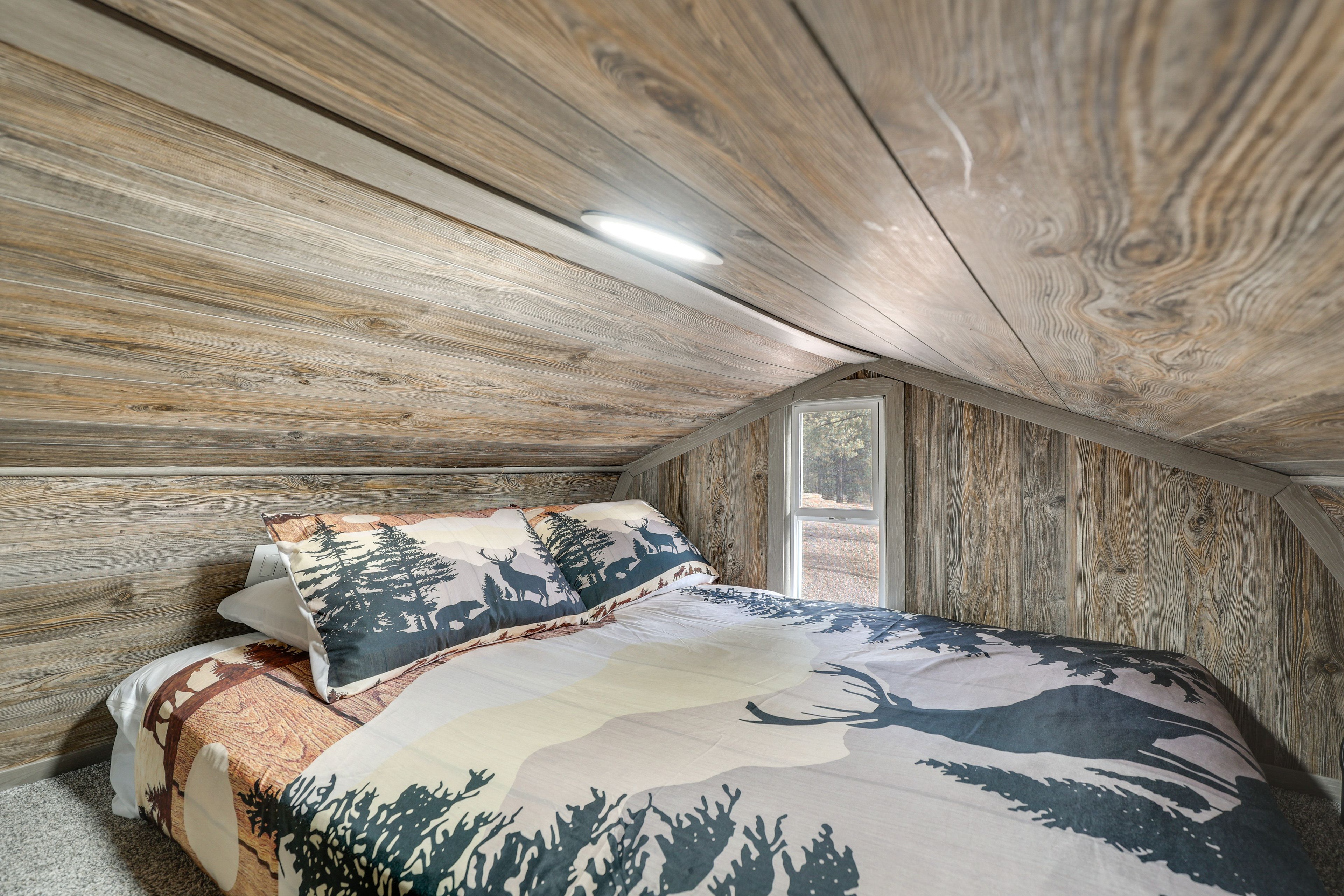Loft | Queen Bed
