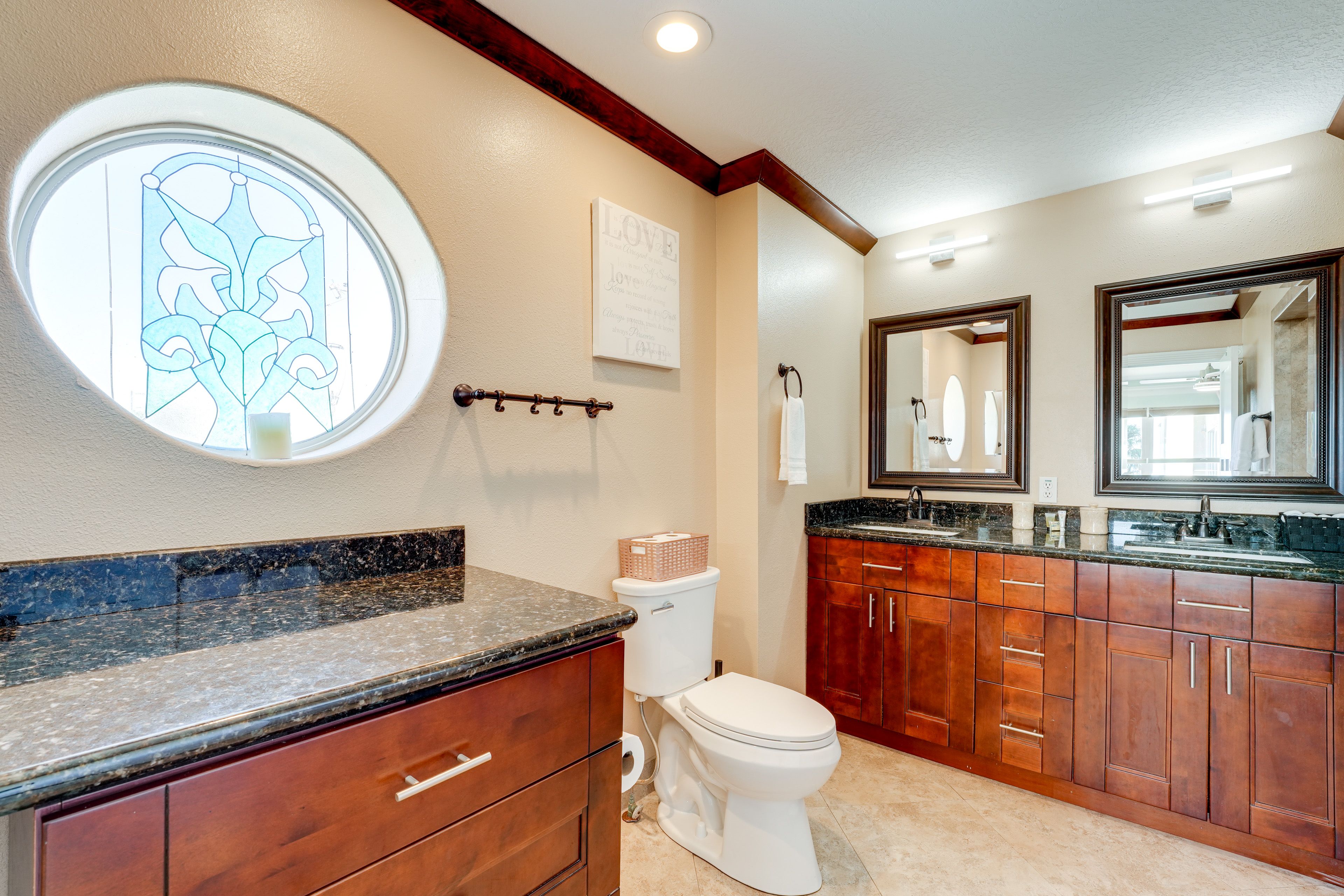 En-Suite Bathroom | Towels Provided | Complimentary Toiletries | Hair Dryer