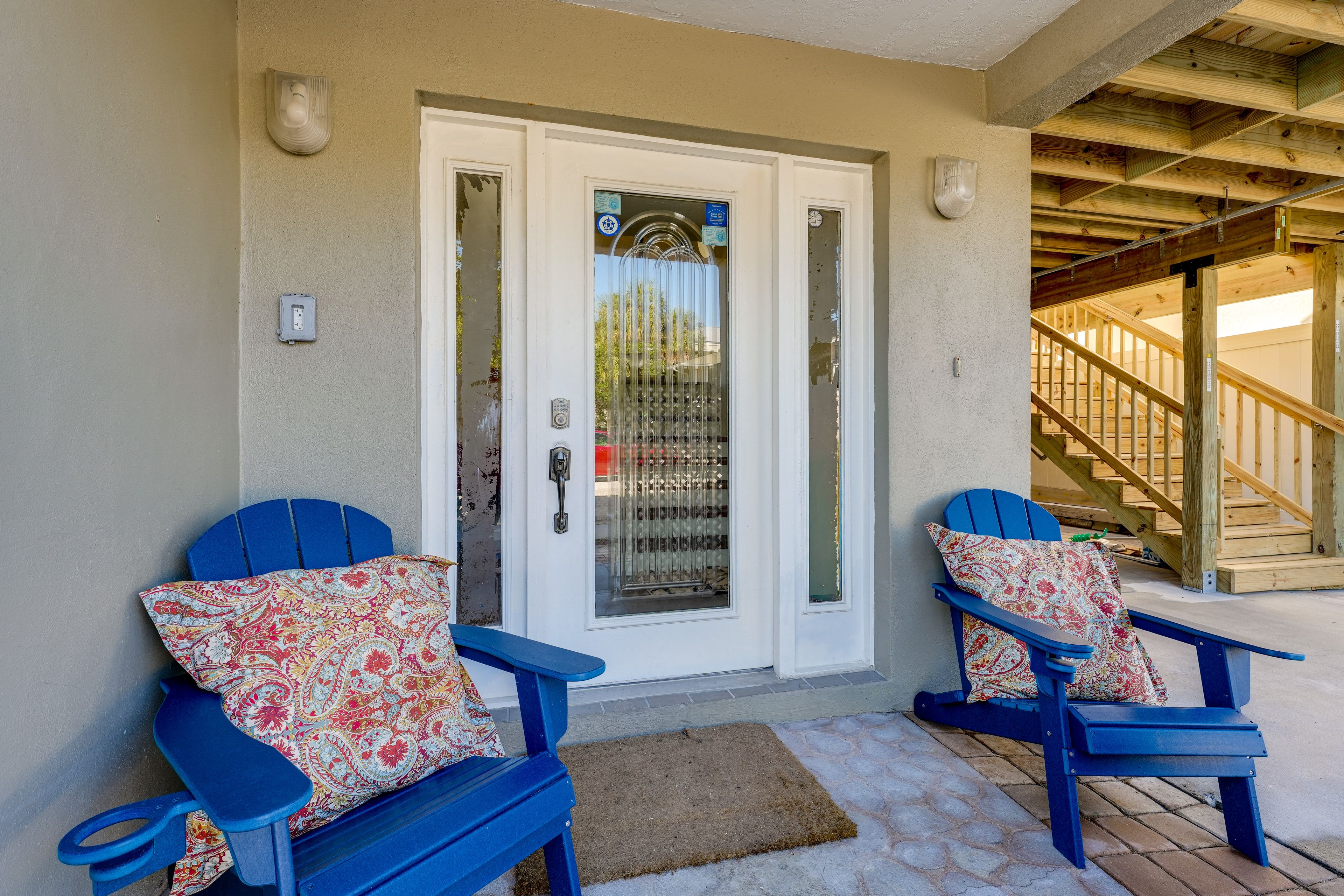 Front Porch | Outdoor Seating | Keyless Entry
