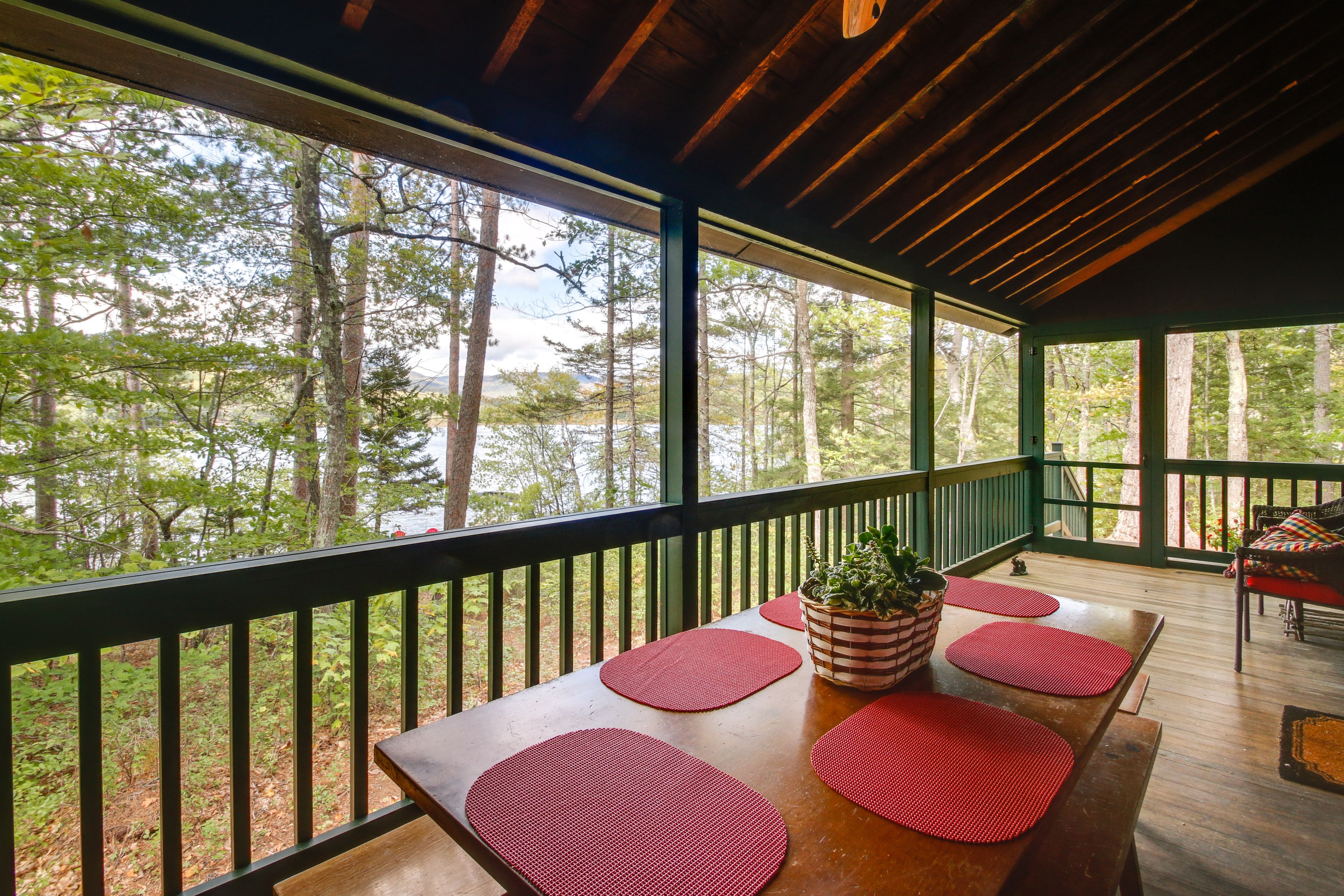 Screened-In Porch | Lake Front