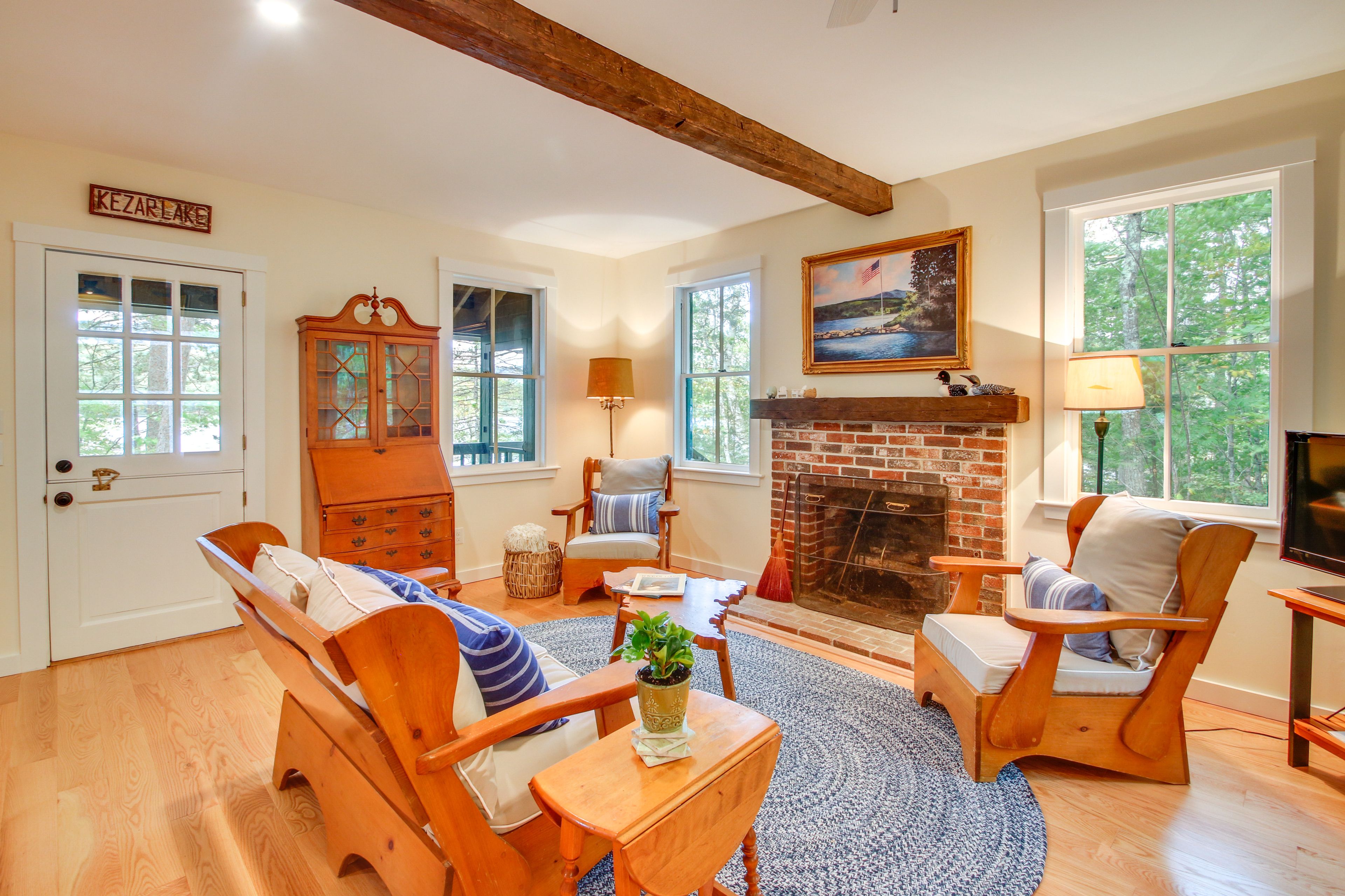 Living Room (Cottage 1) | Wood-Burning Fireplace | Smart TV