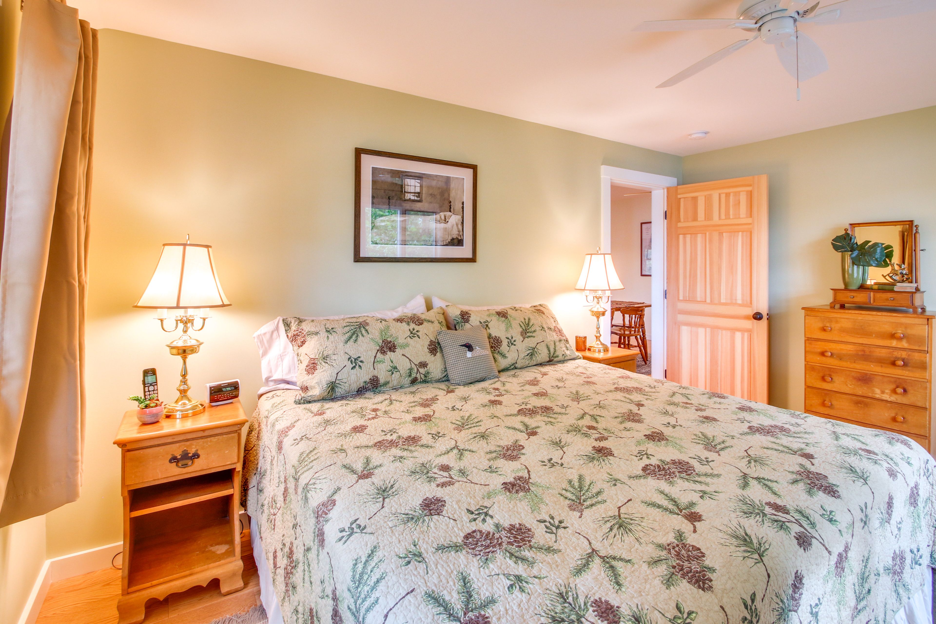 Bedroom 1 (Cottage 1) | King Bed