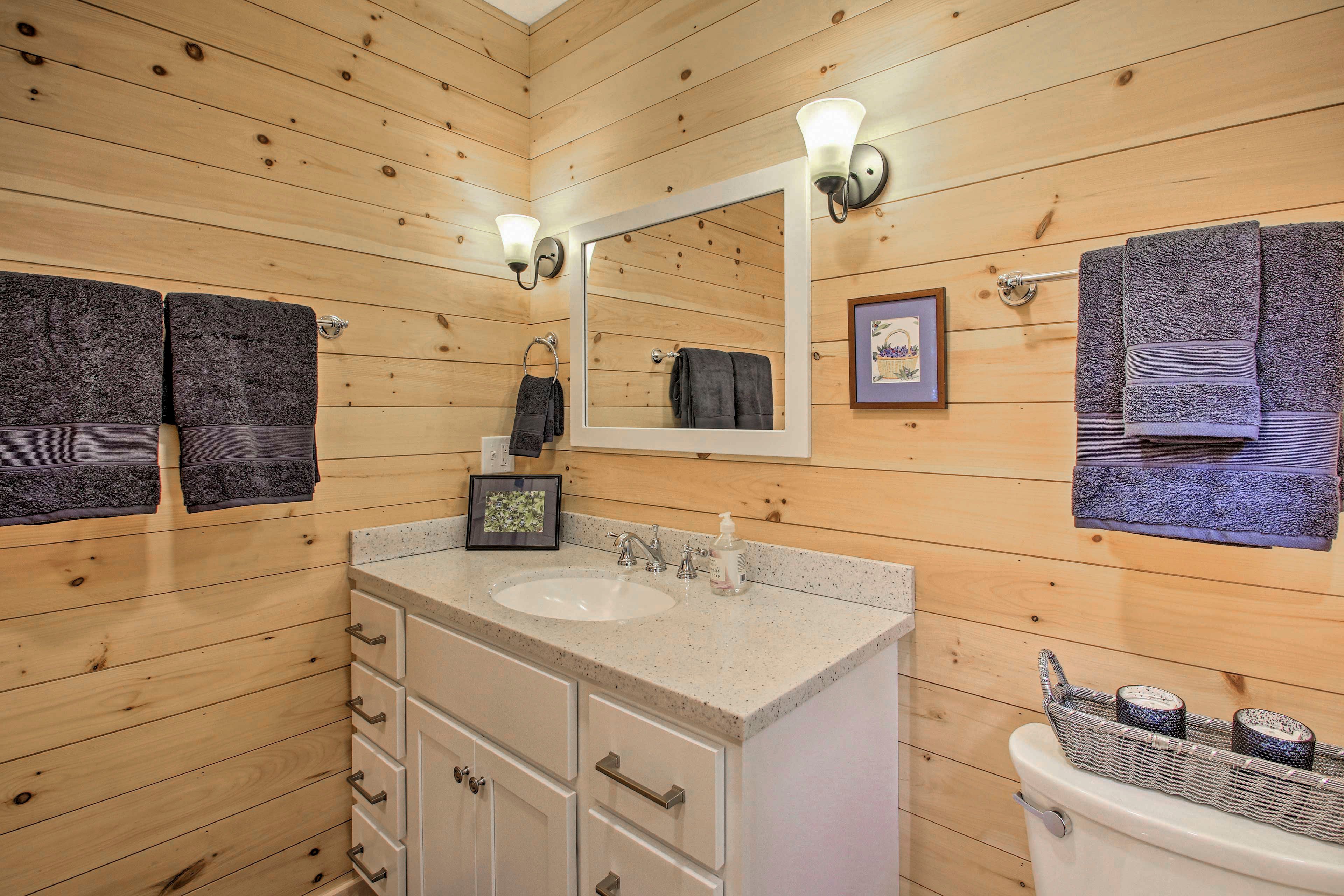 Full Bathroom (Cottage 1)