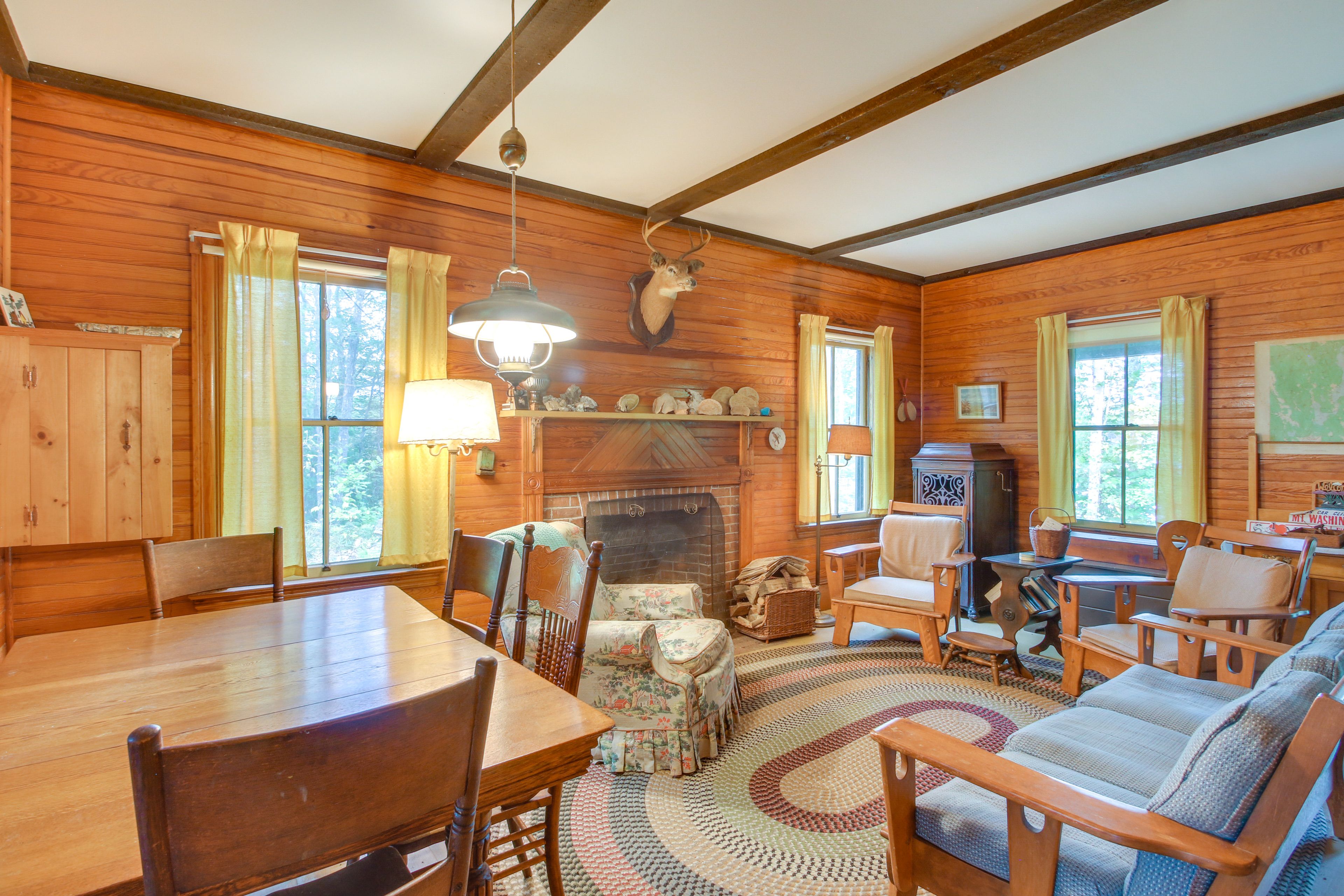 Living Room (Cottage 2) | Wood-Burning Fireplace