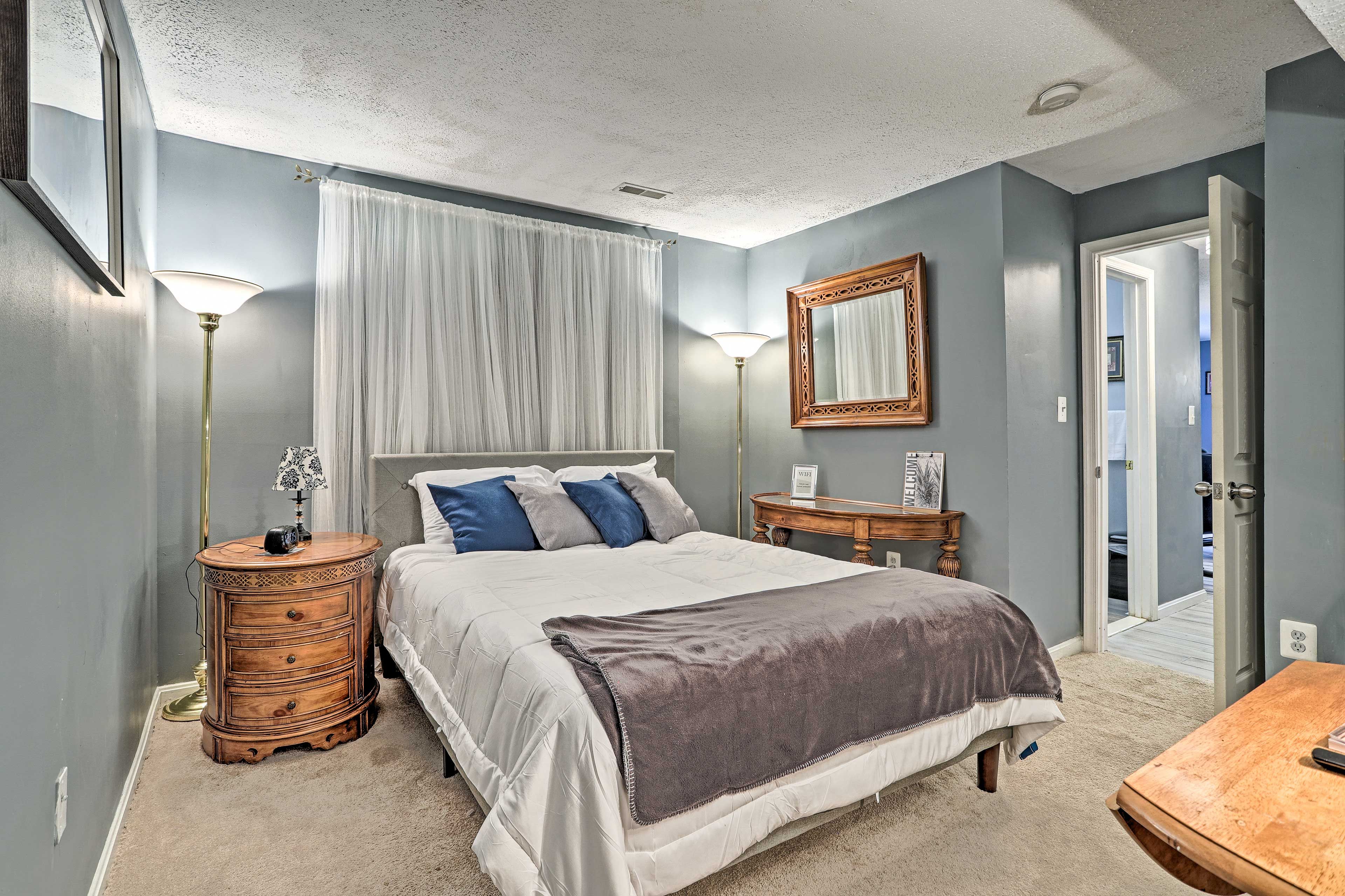Bedroom | Queen Bed