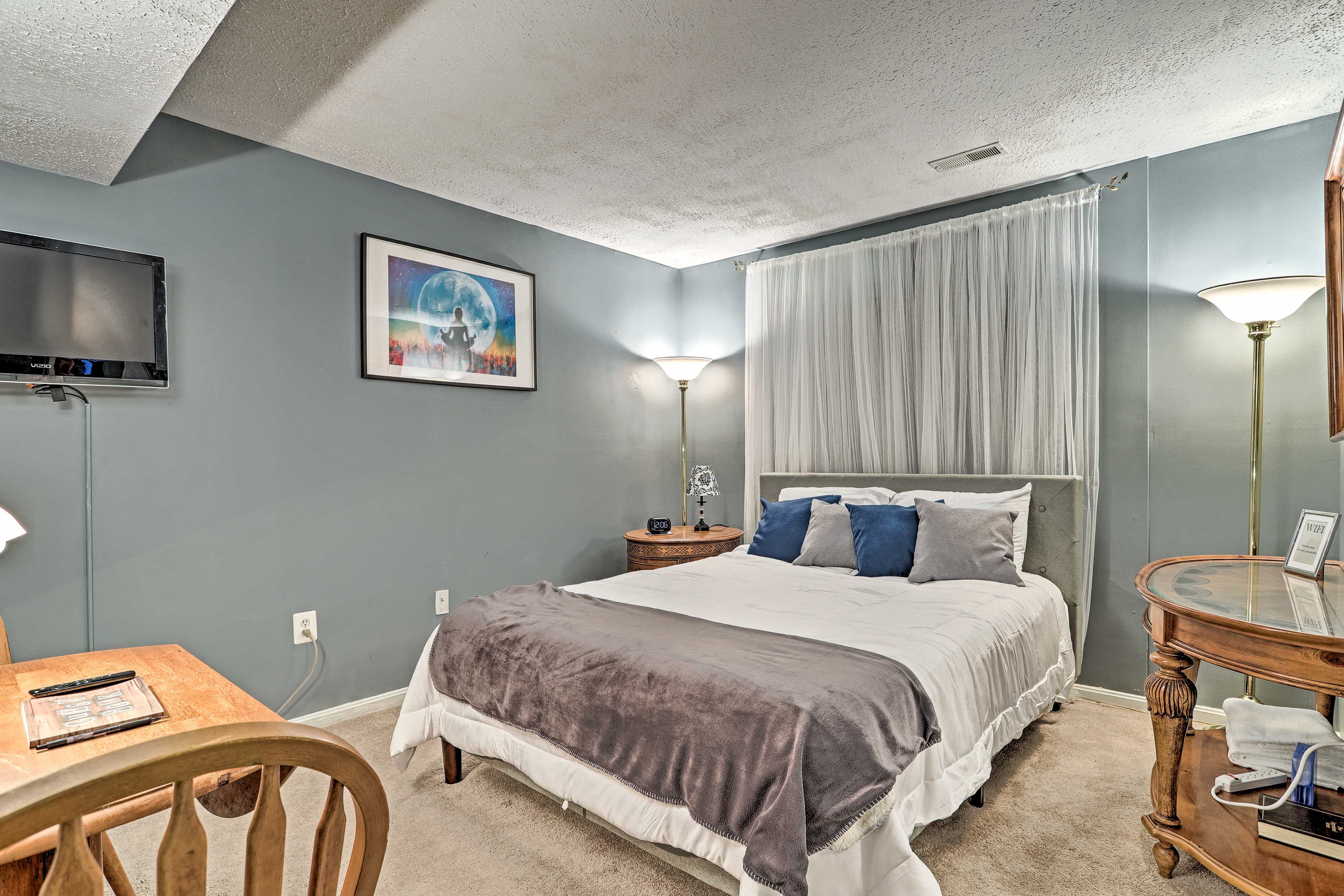 Bedroom | Smart TV