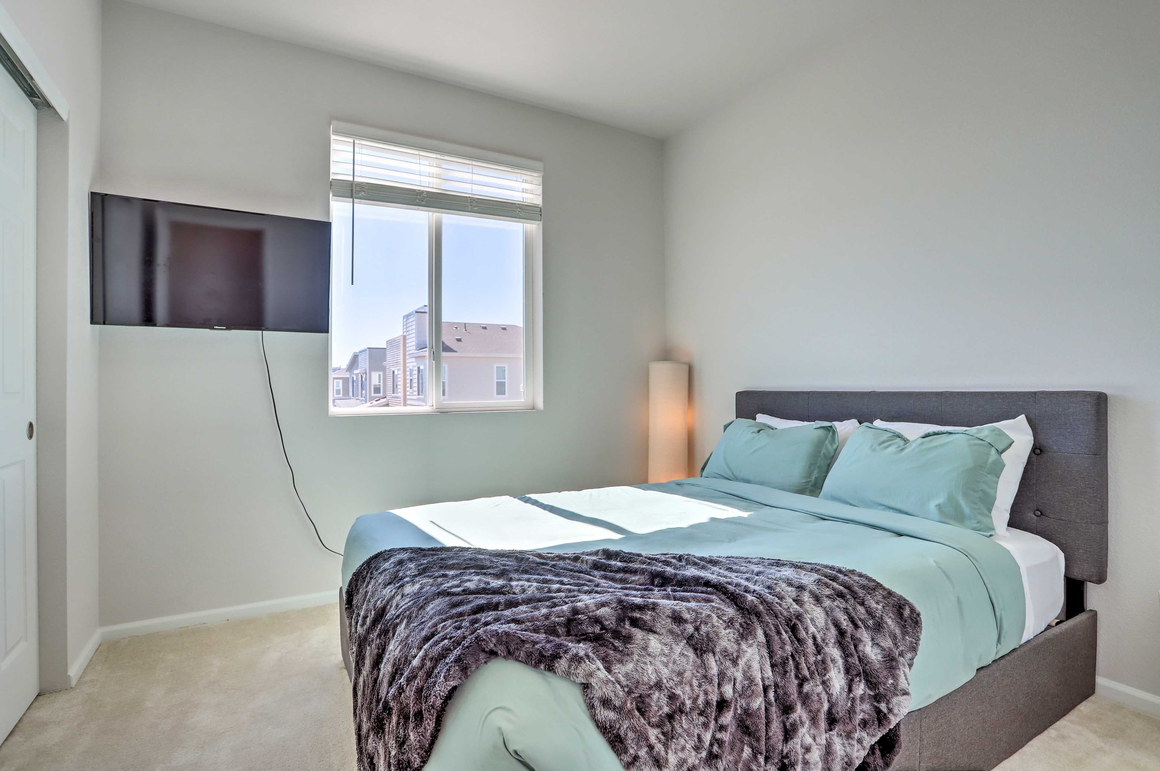Bedroom 3 | Full Bed | 2nd Floor | Smart TV