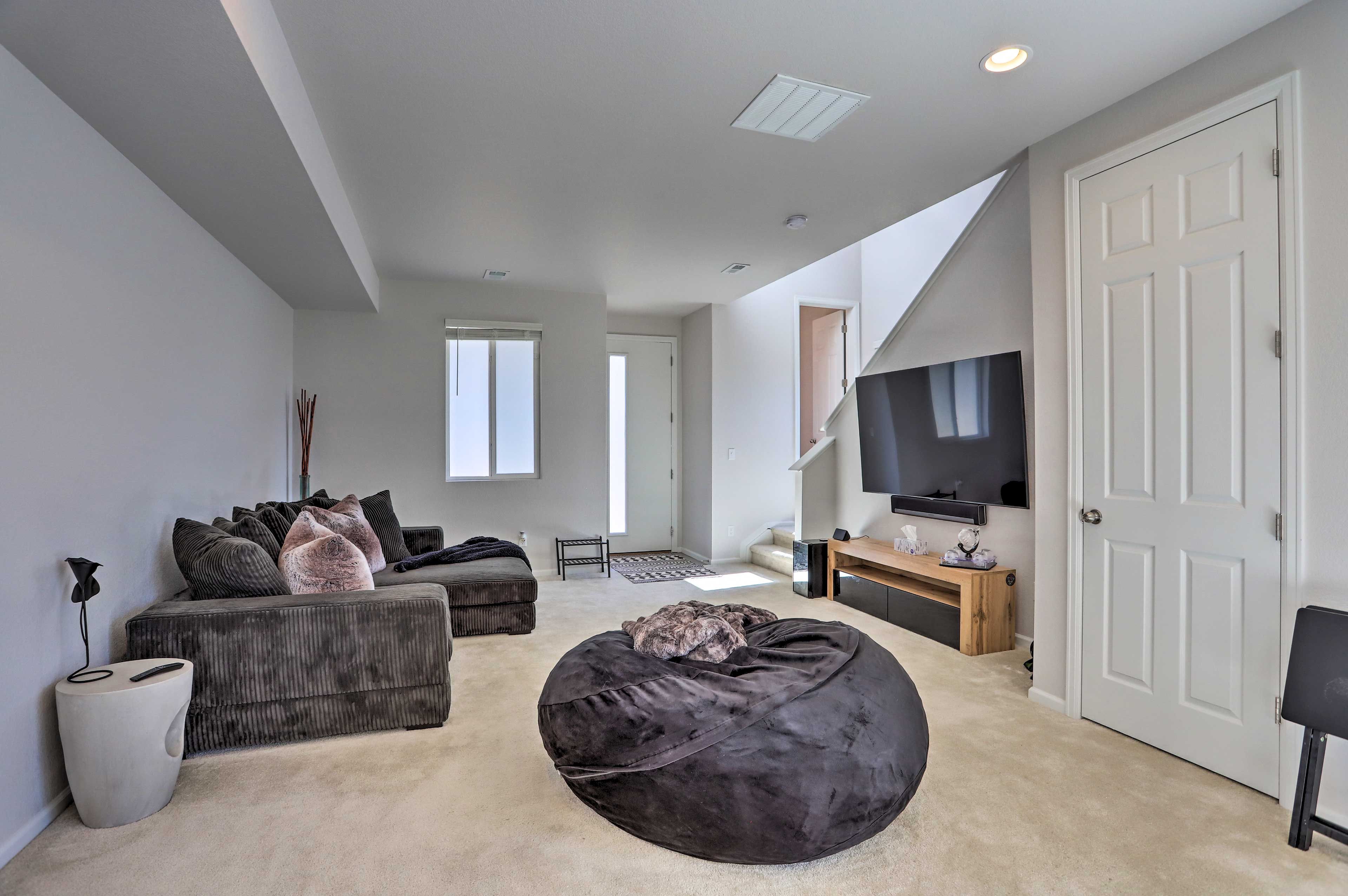 Living Area | Smart TV | Sonos Entertainment System