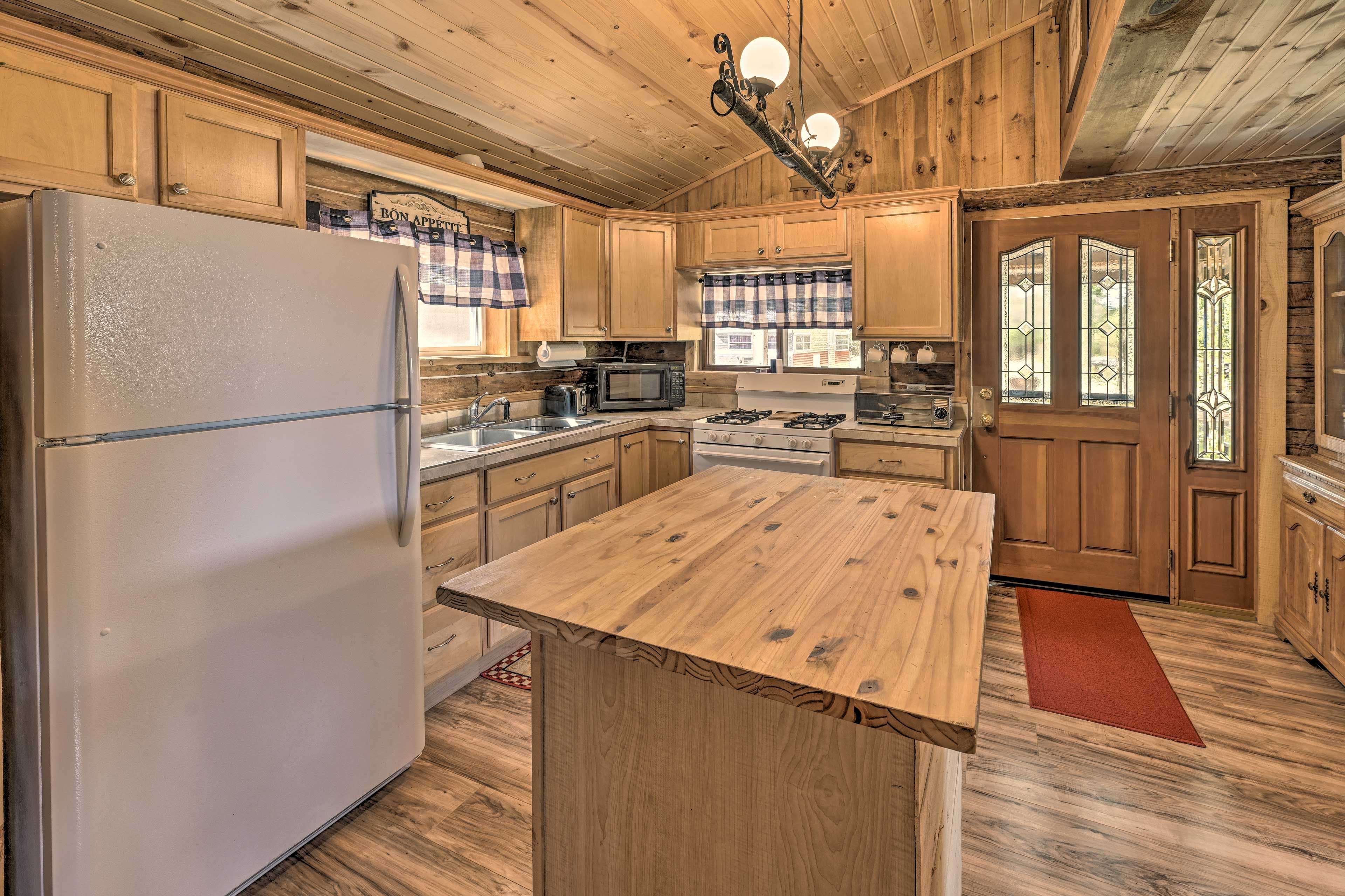Well-Equipped Kitchen | Microwave