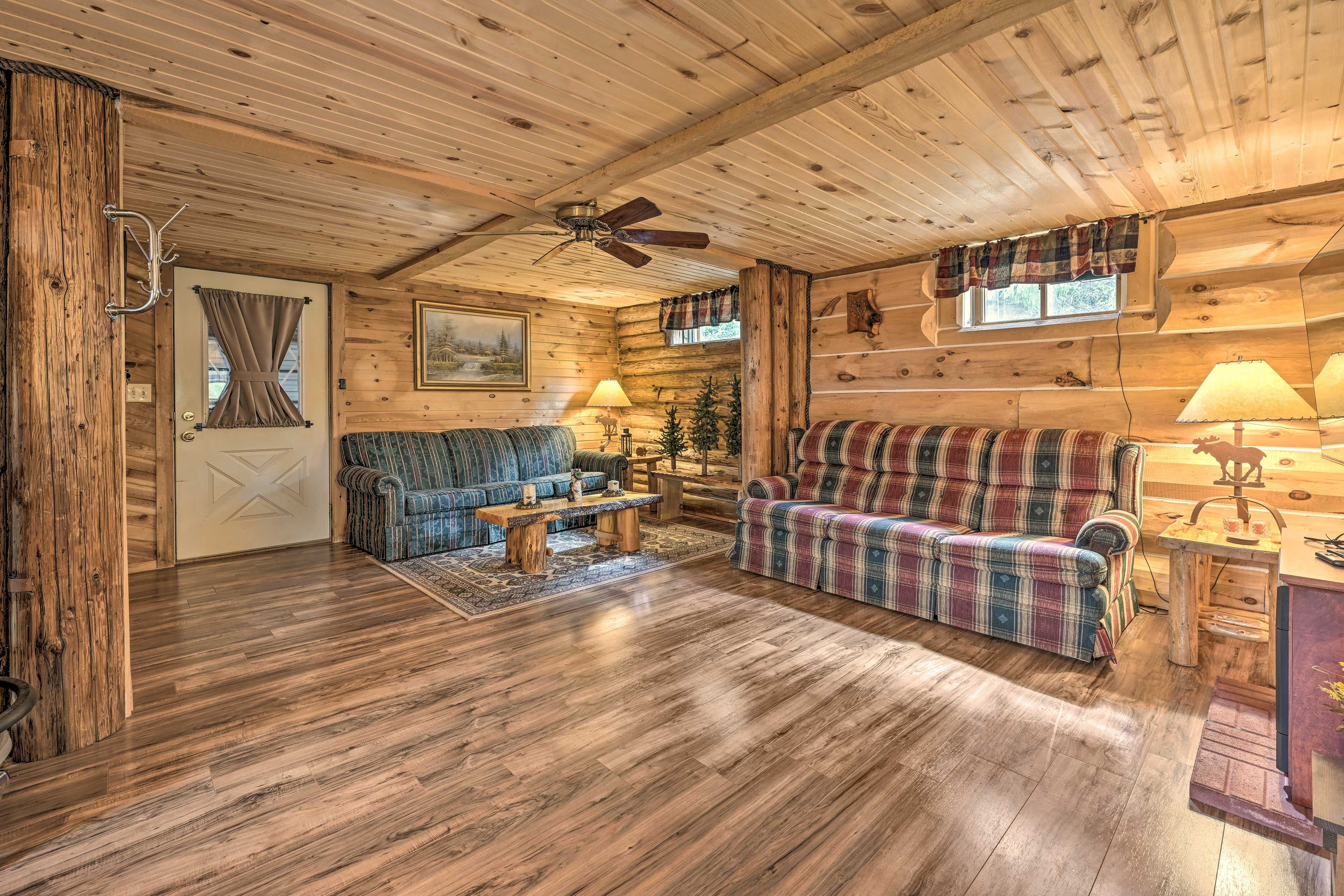 Living Room | Free WiFi | Smart TV