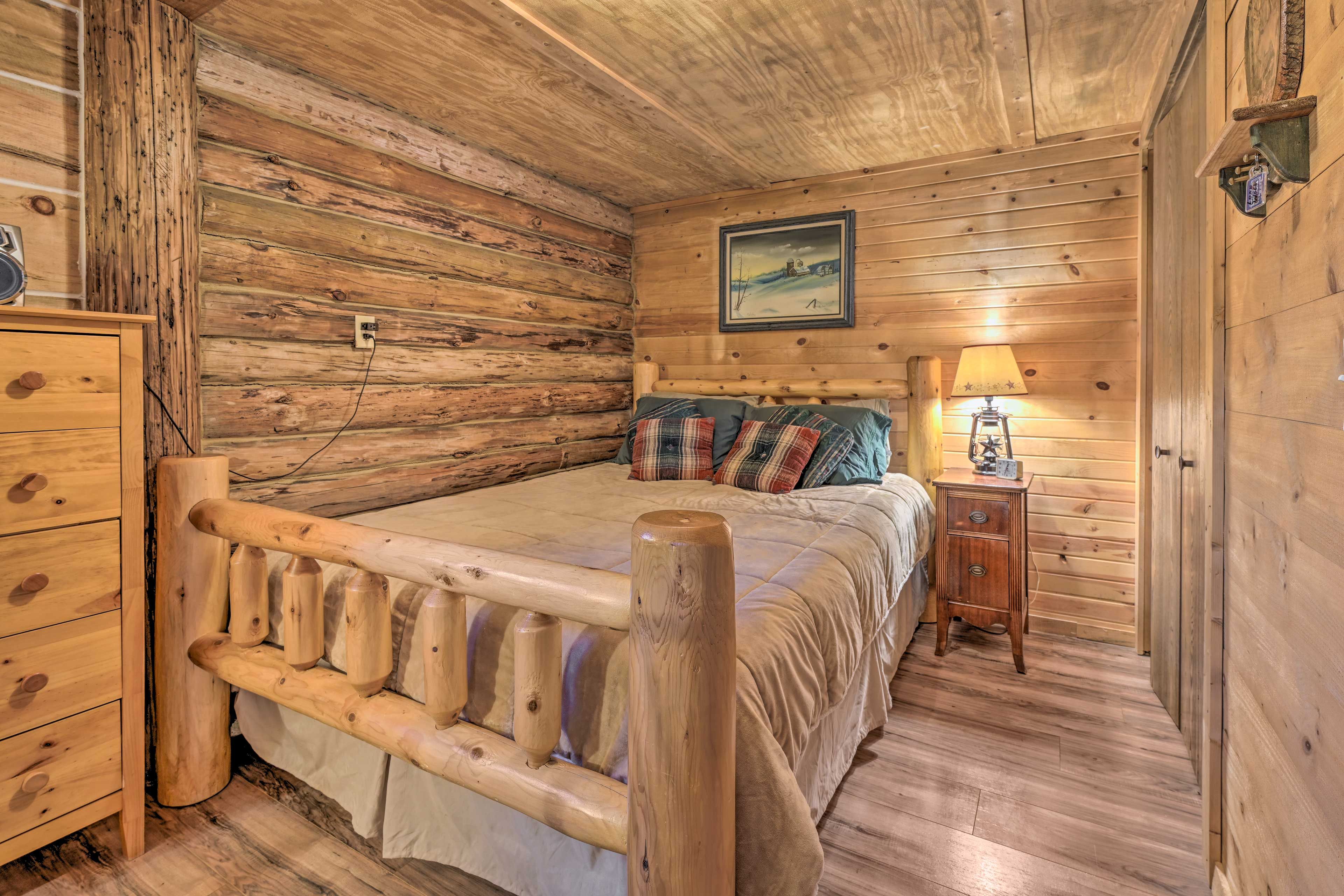 Studio | Queen Bed