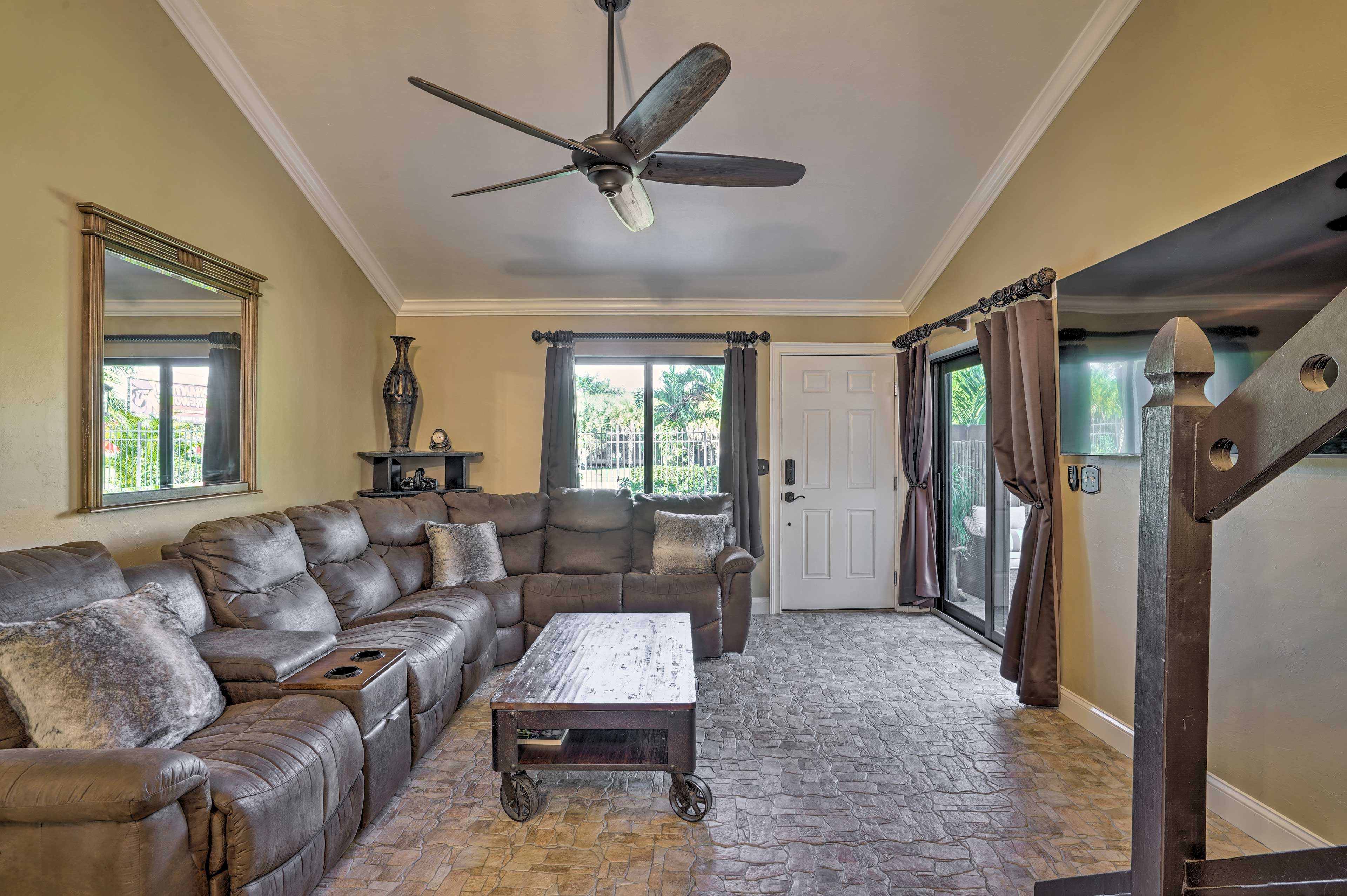 Living Room | Electric Reclining Couches