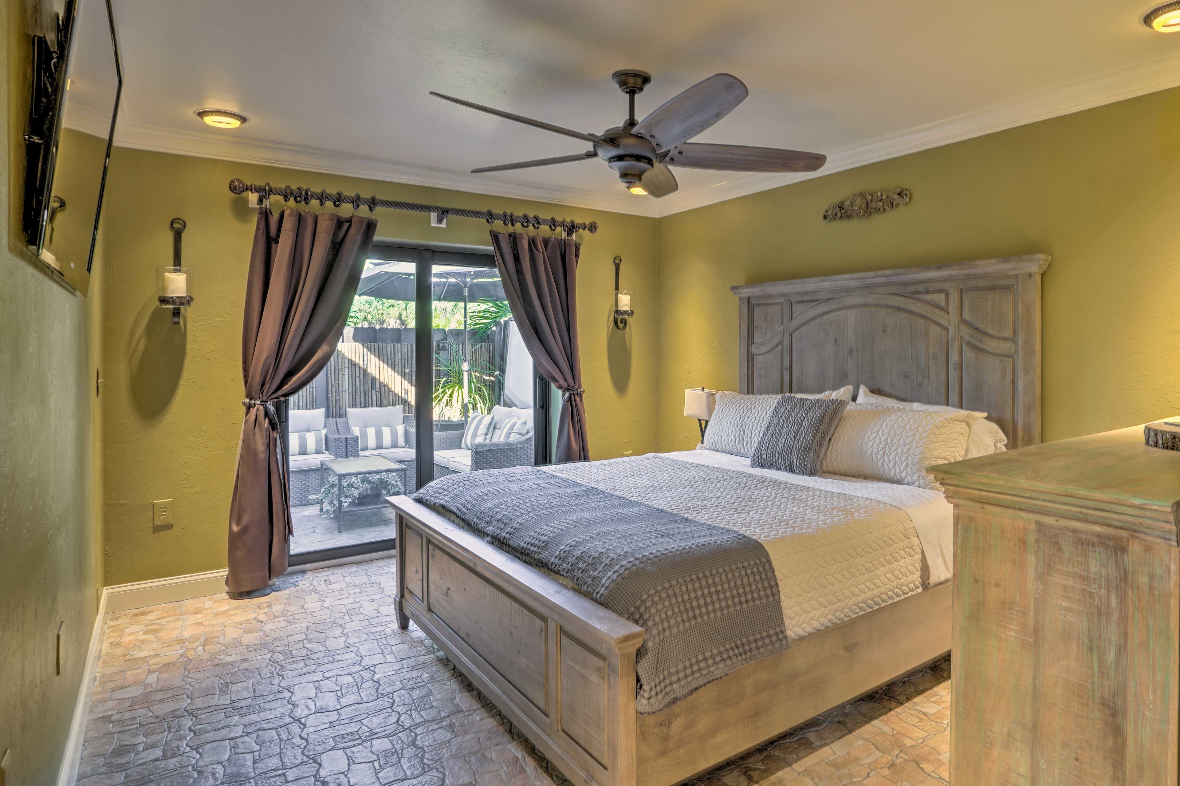Bedroom 1 | King Bed