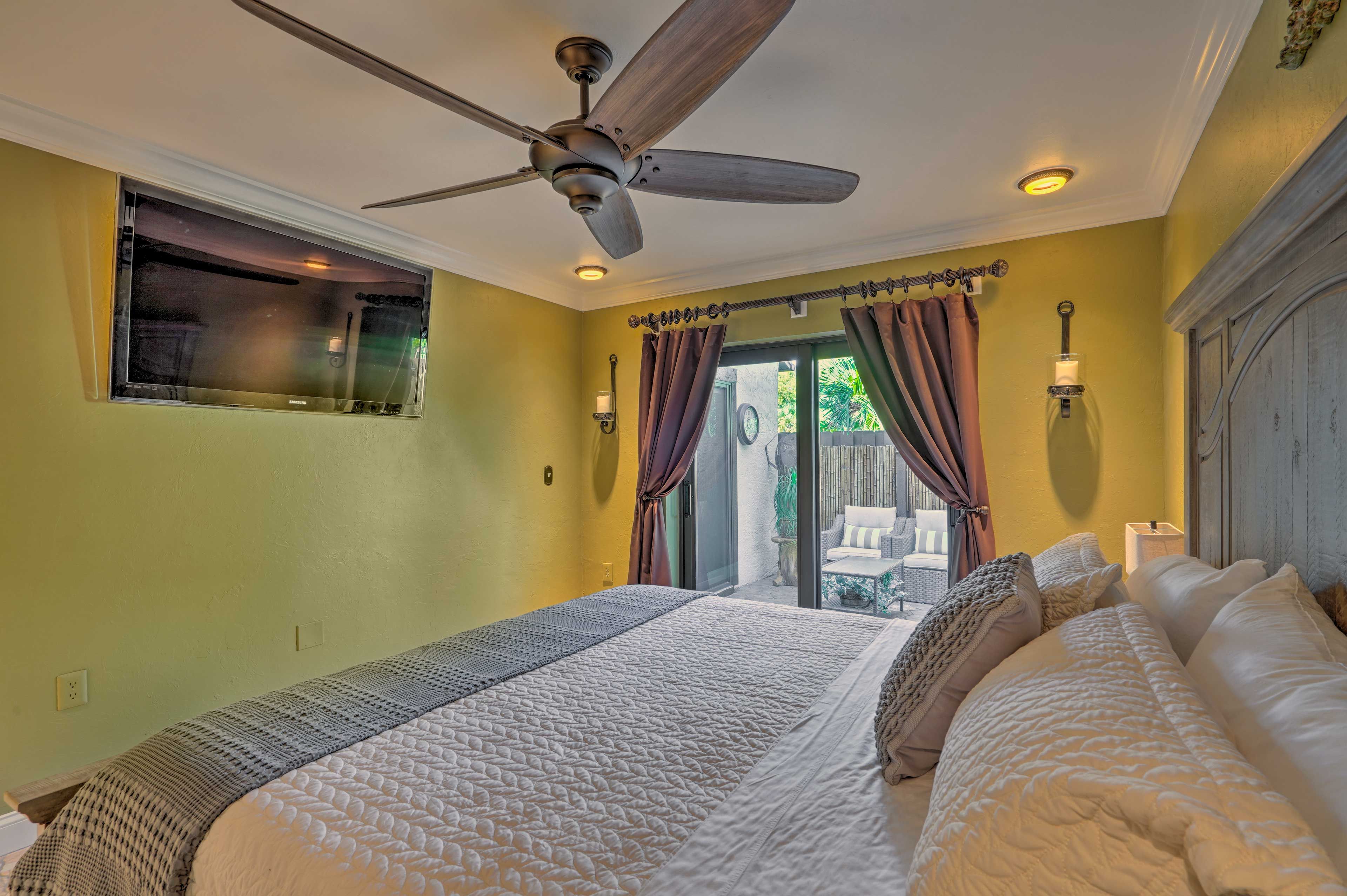 Bedroom 1 | Smart TV | 1st Floor