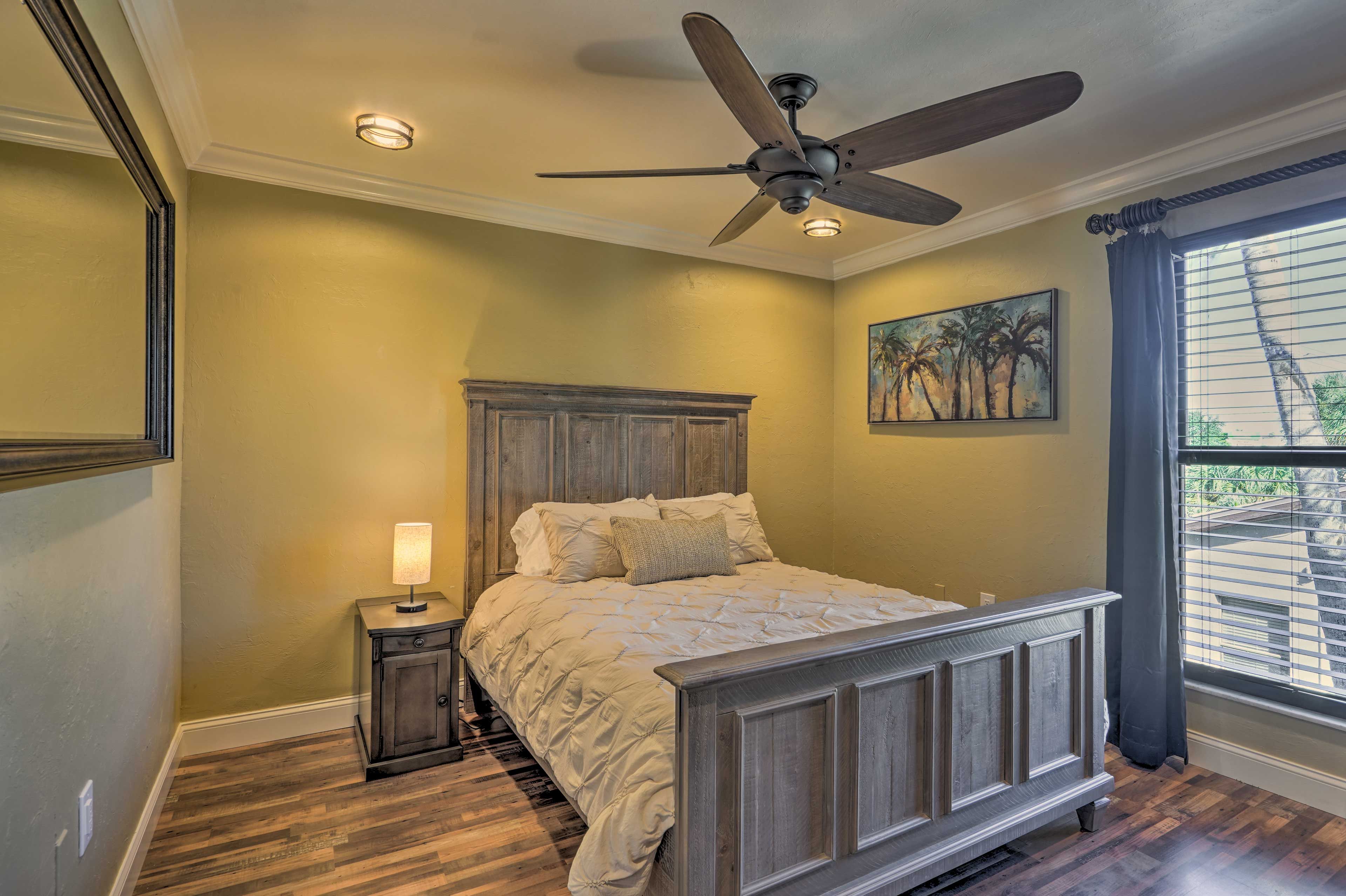 Bedroom 2 | Queen Bed