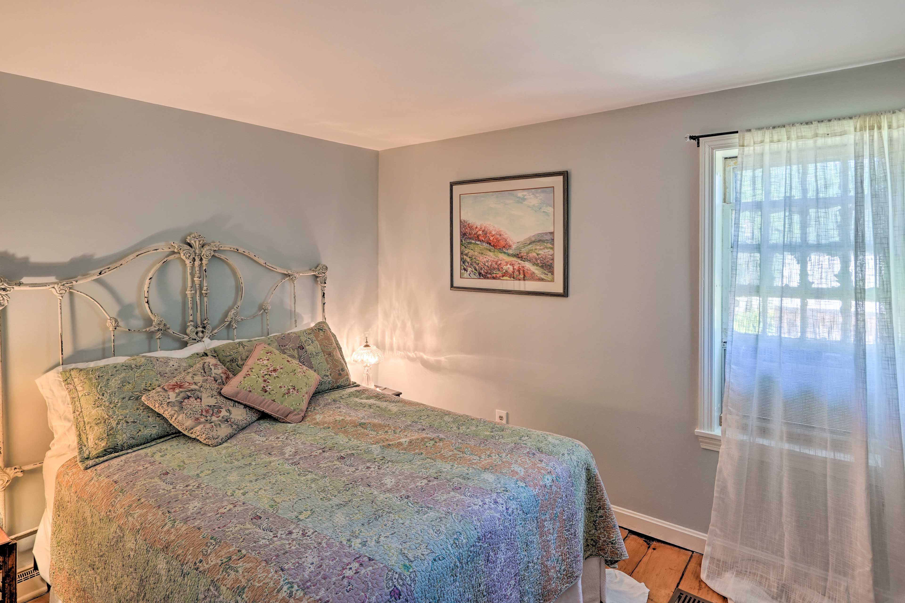 Bedroom 2 | Queen Bed