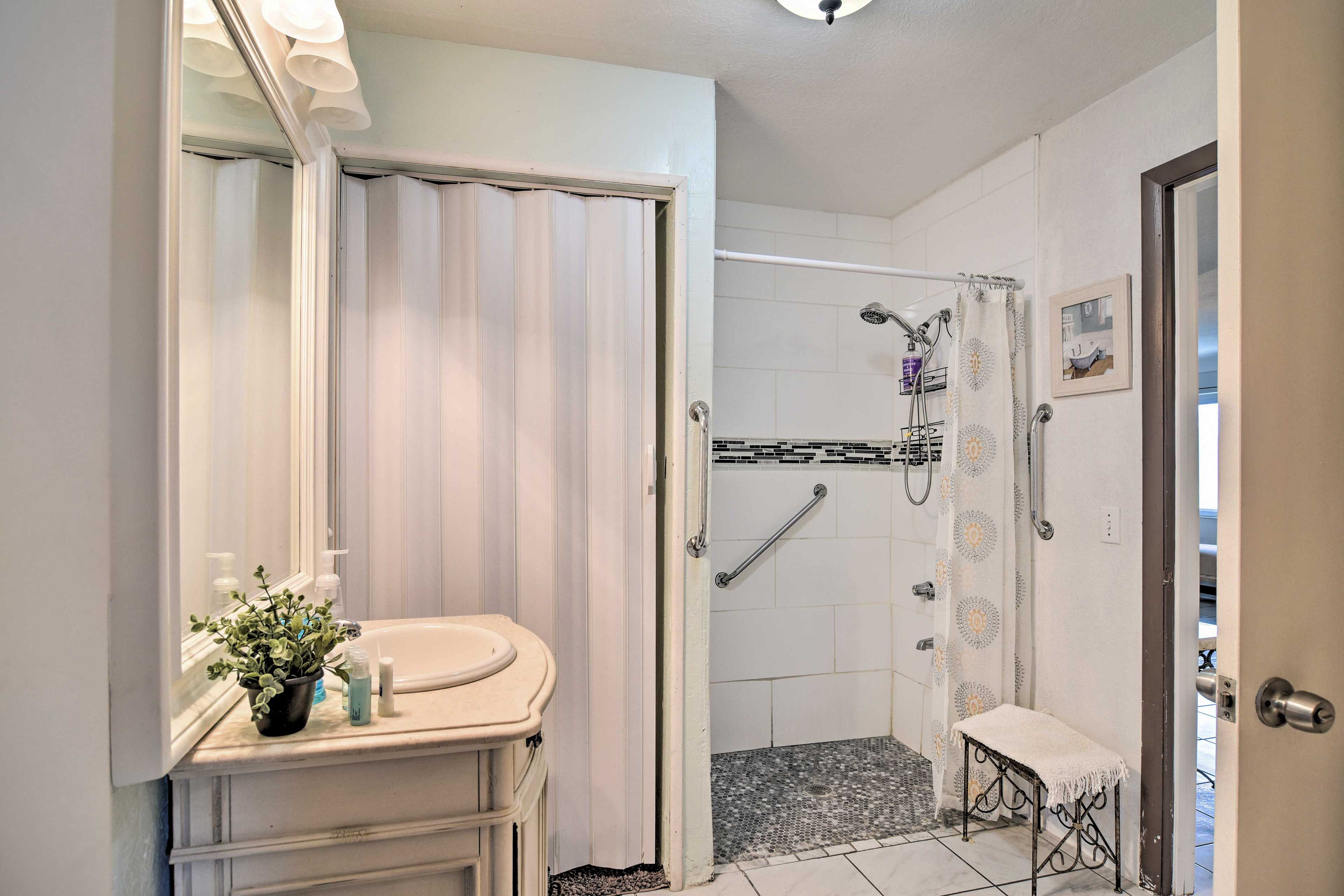 En-Suite Bathroom | Towels Provided