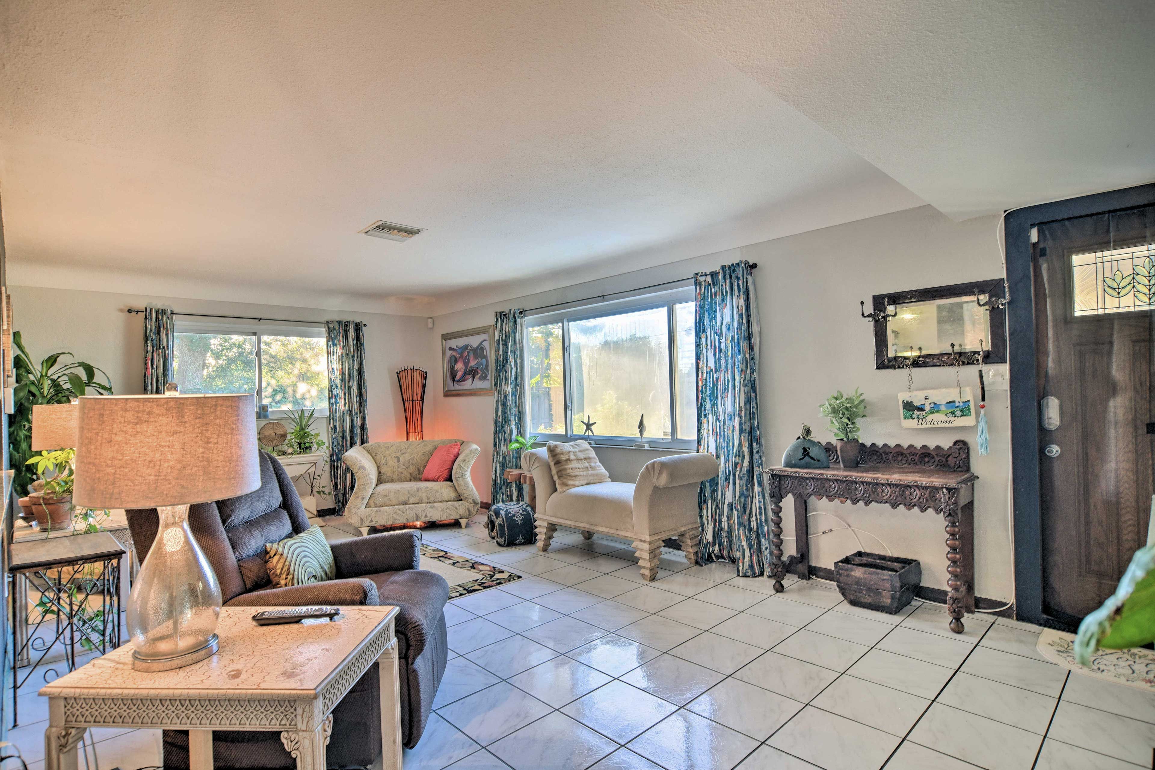 Living Room | Laptop Friendly