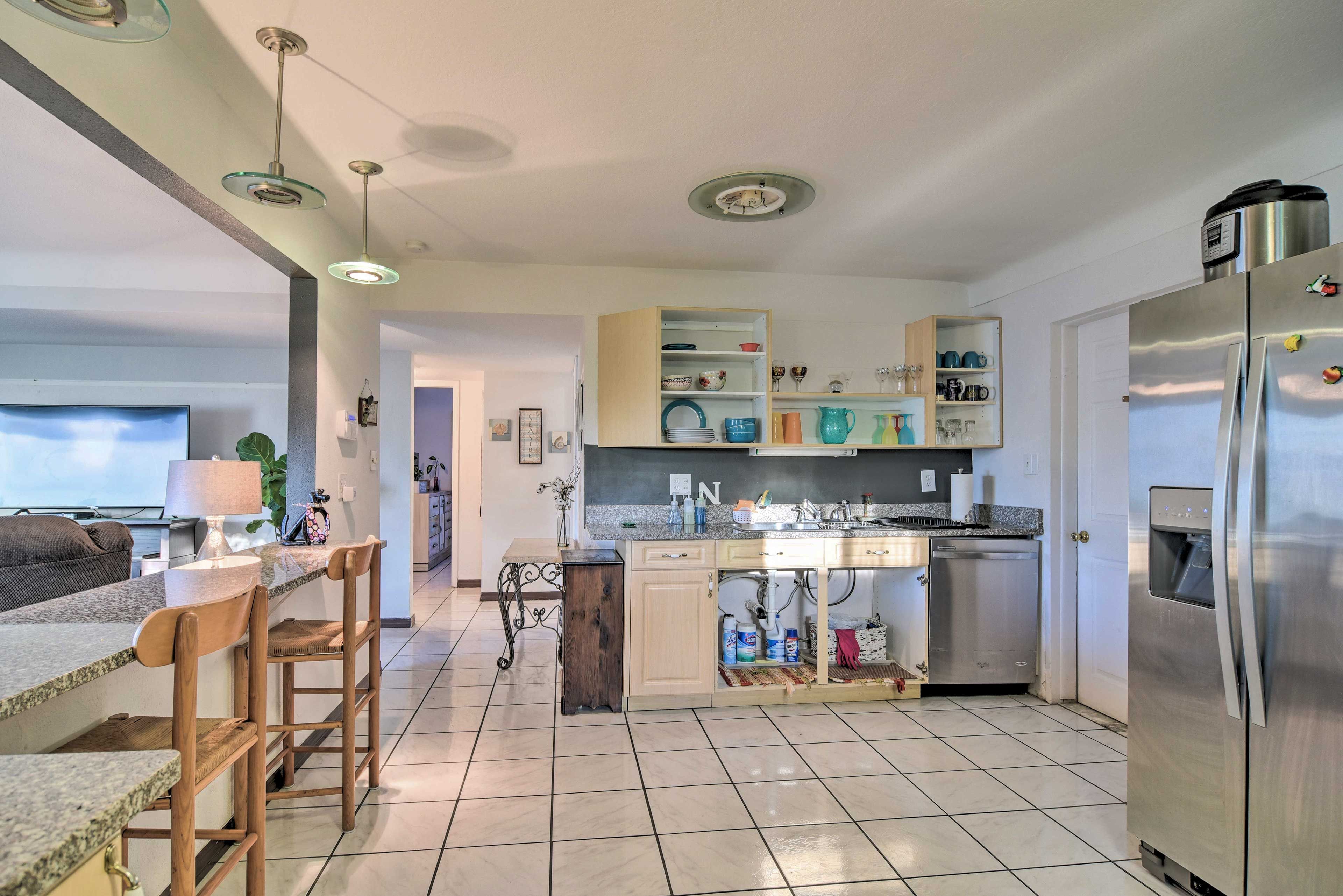 Fully Equipped Kitchen | Microwave