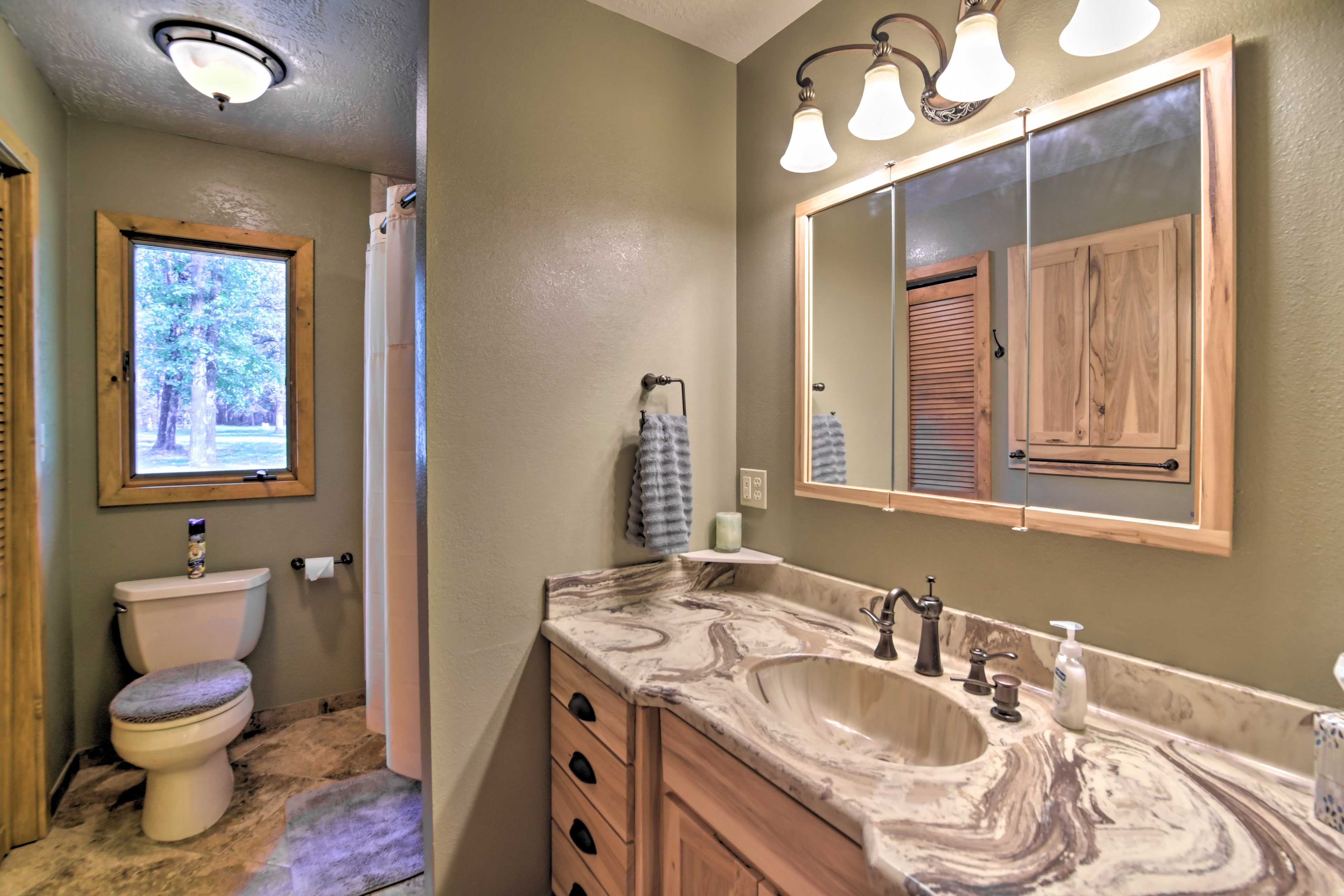 Full Bathroom | 1st Floor | Heated Floors | Complimentary Toiletries