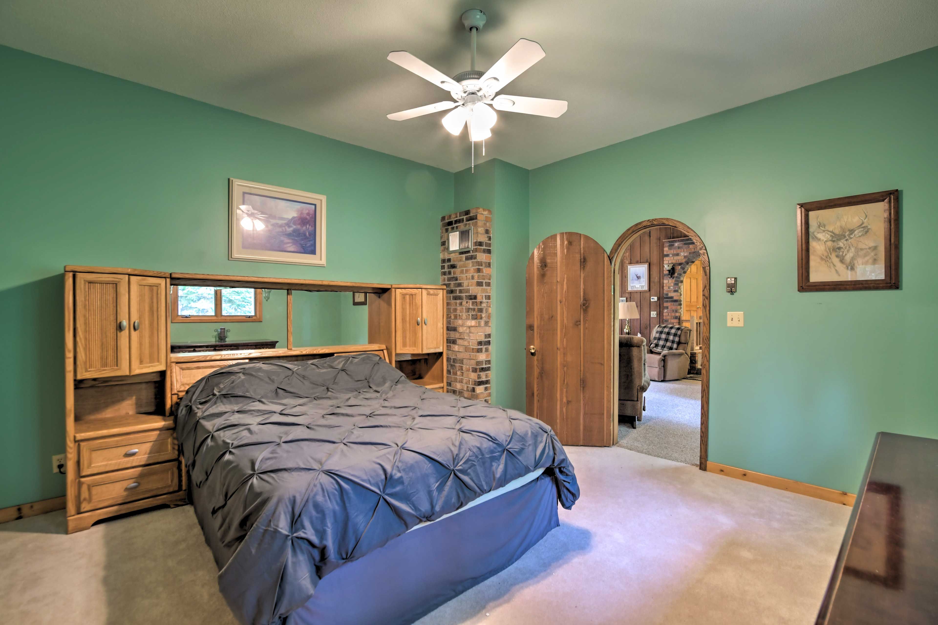 Bedroom 2 | Queen Bed | 1st Floor