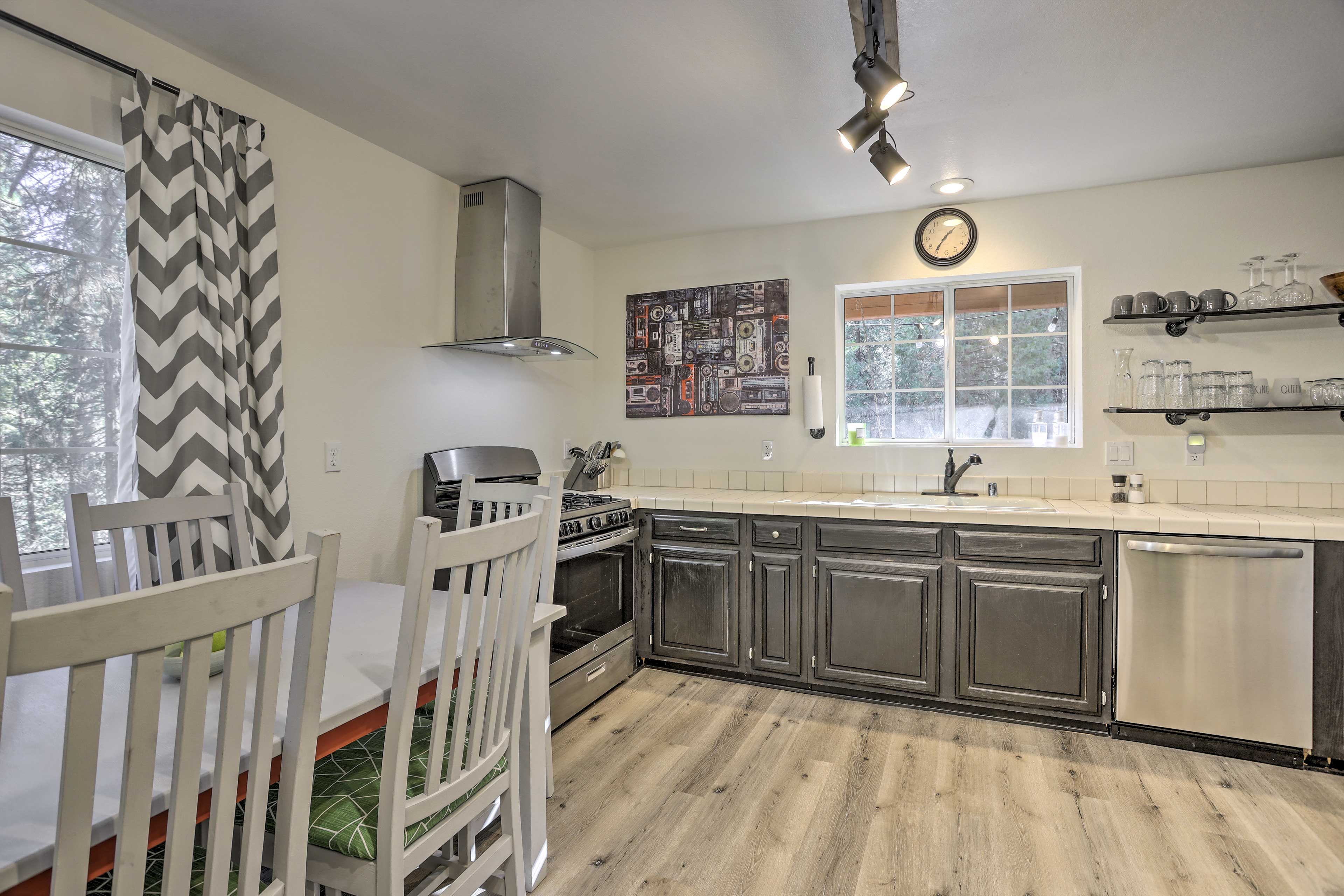 Kitchen | Dining Area