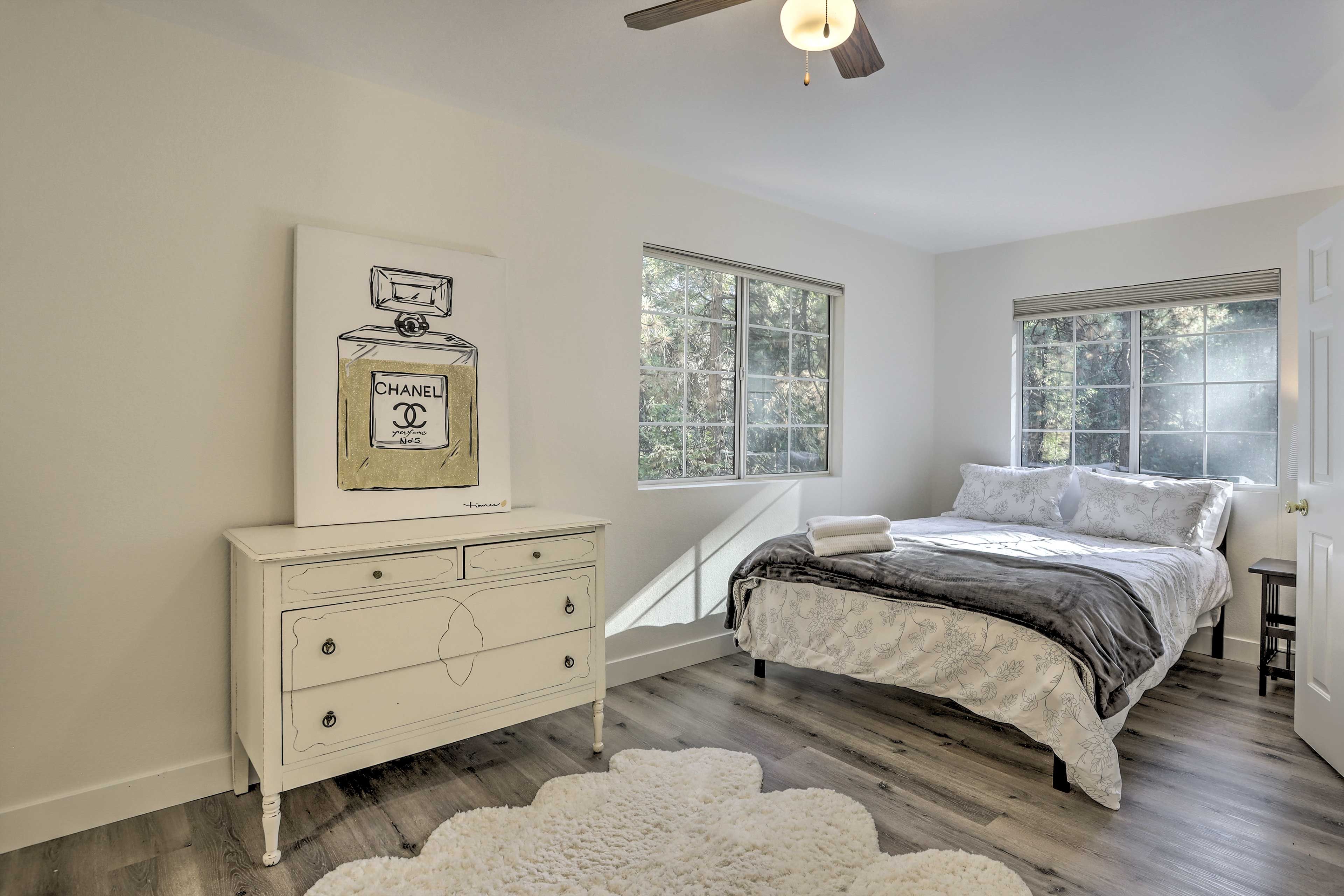 Bedroom 2 | Queen Bed