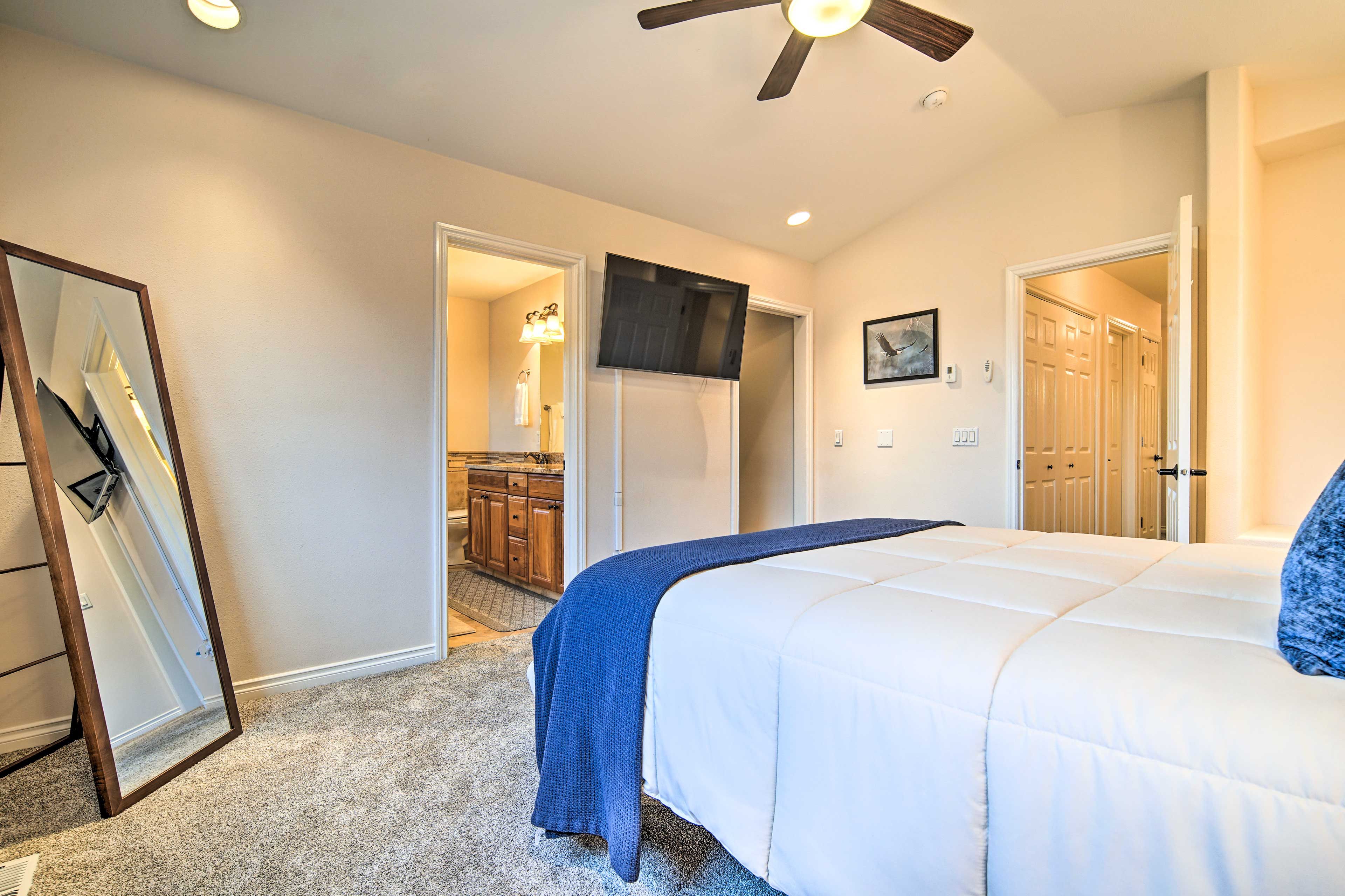 Bedroom 1 | Smart TV