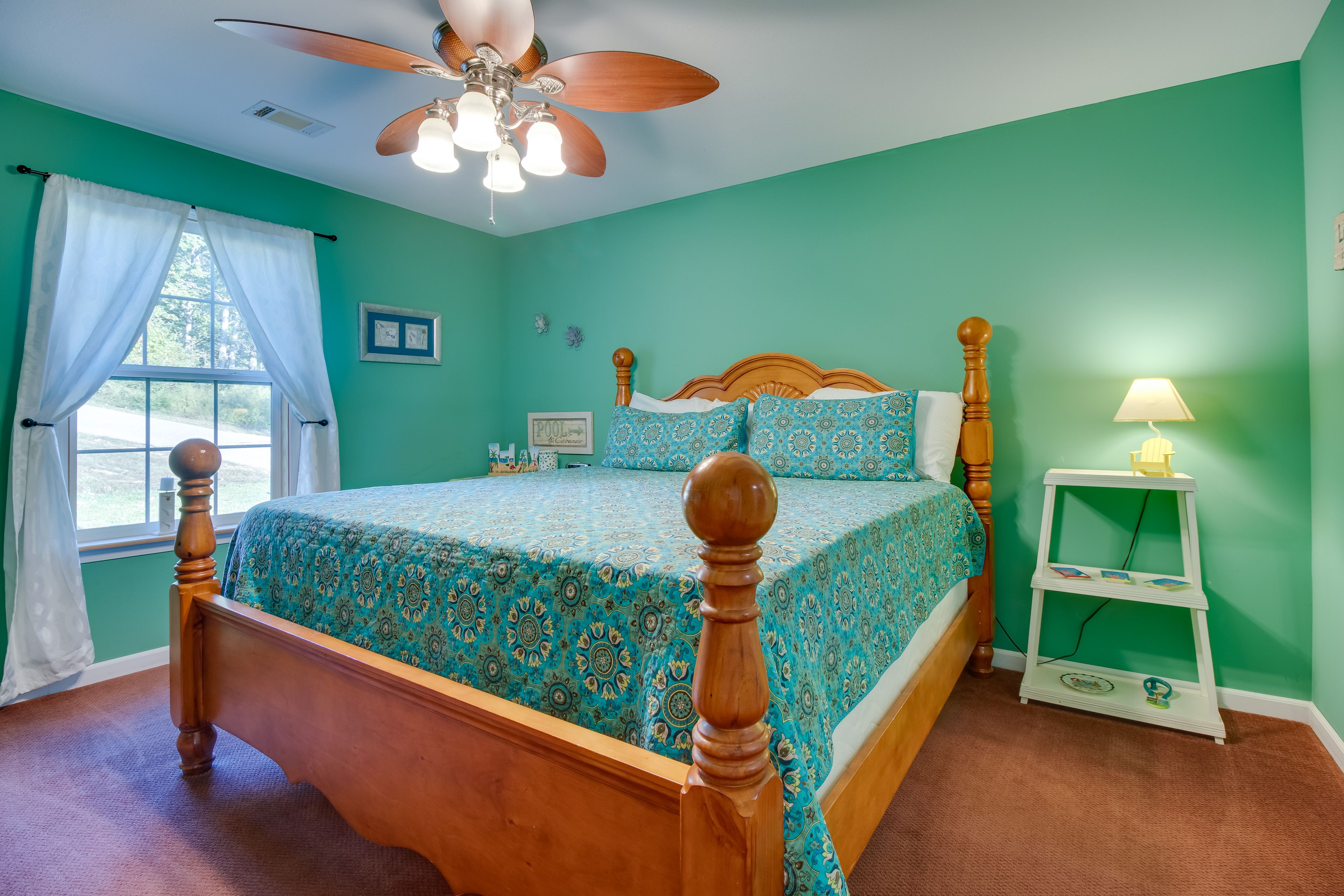Bedroom 1 | King Bed | En-Suite Bathroom | Main Floor