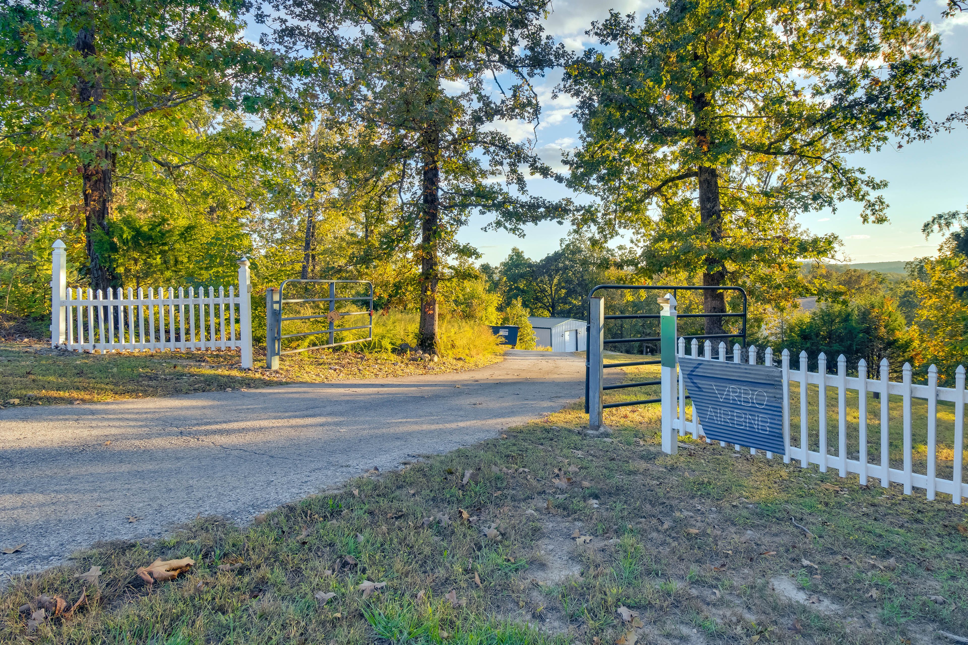 Property Entrance | Driveway Parking (6-8 Vehicles)