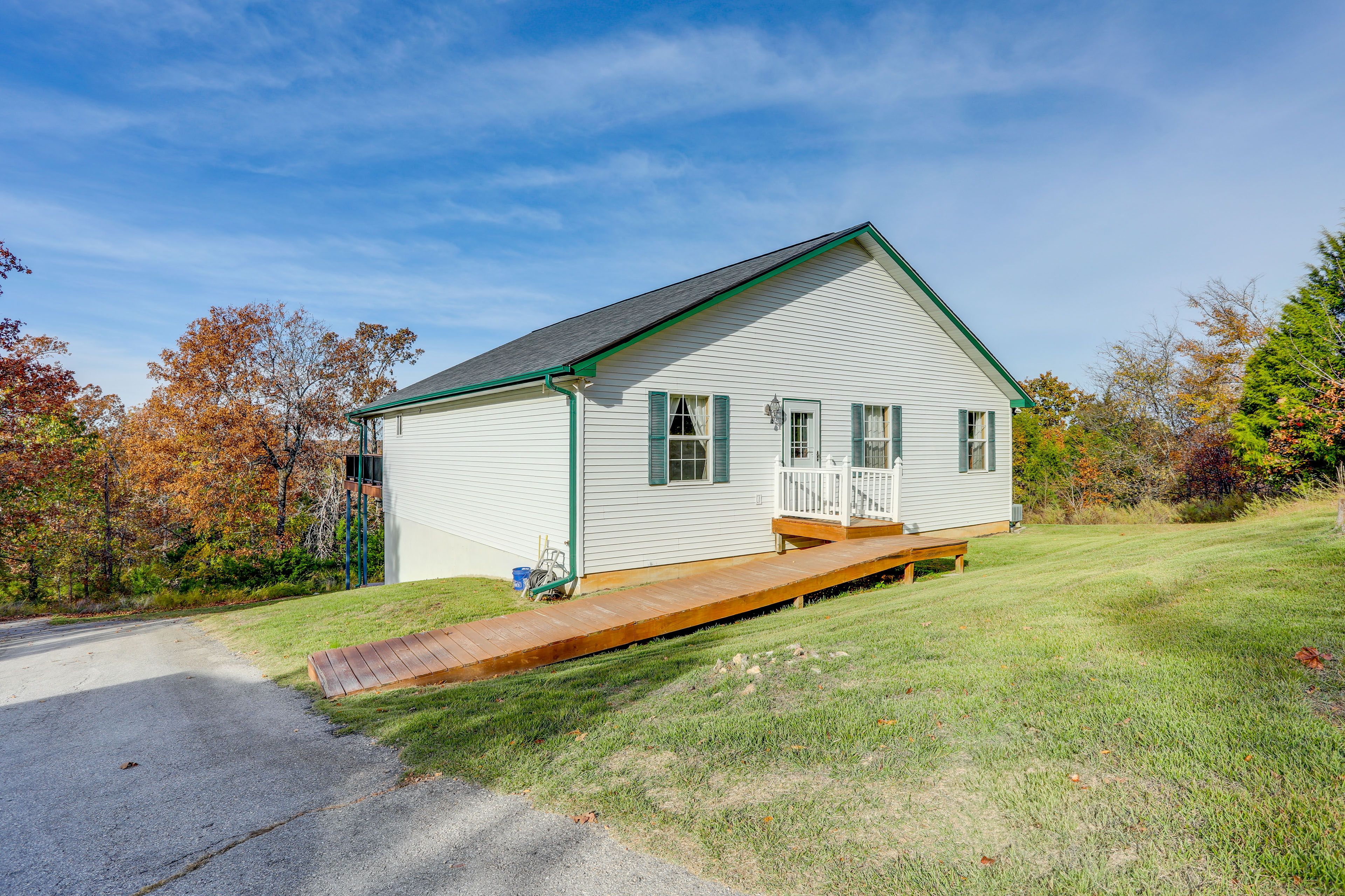 Front Entrance | Ramp | 1 Step Required