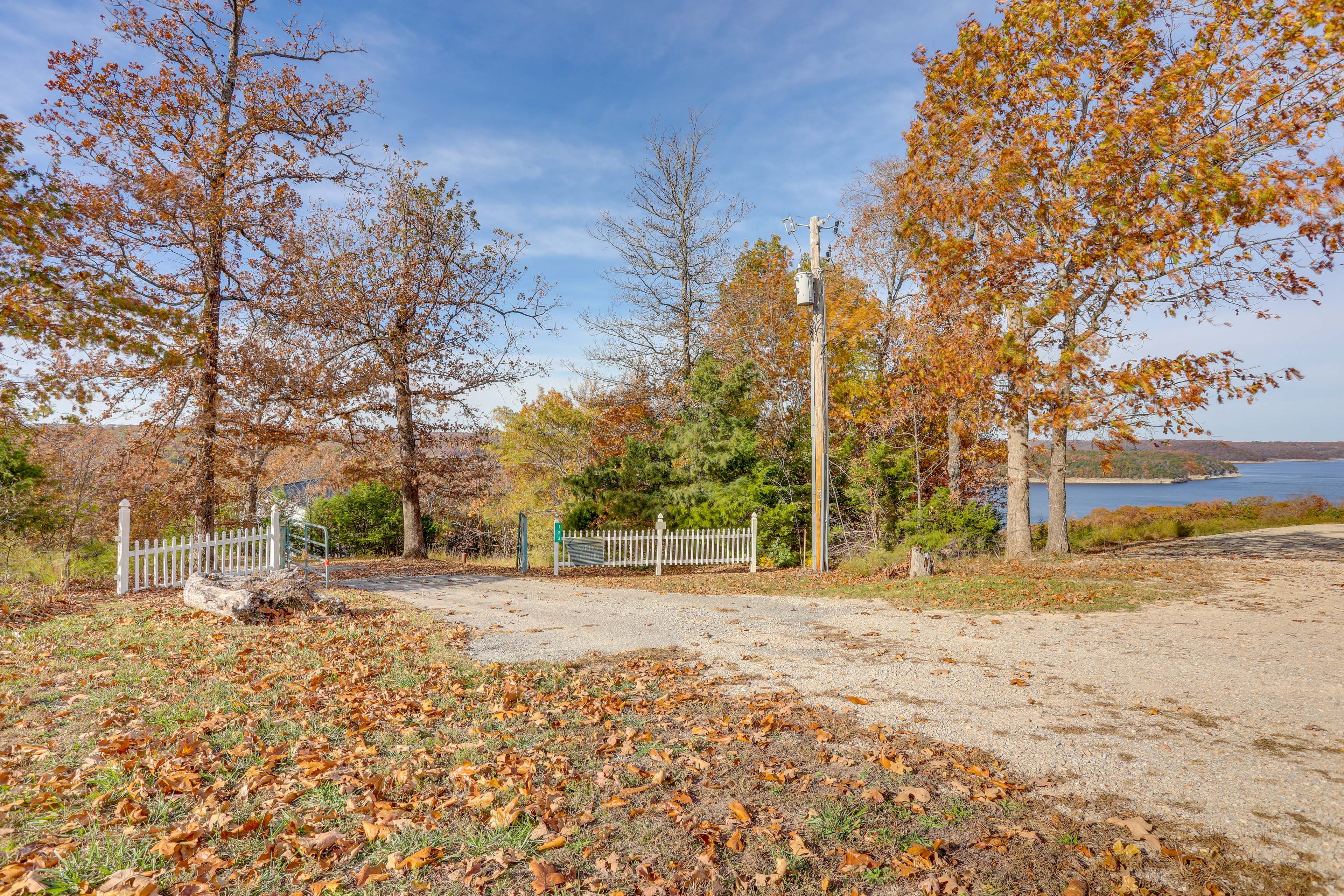 Parking | Driveway (6-8 Vehicles)
