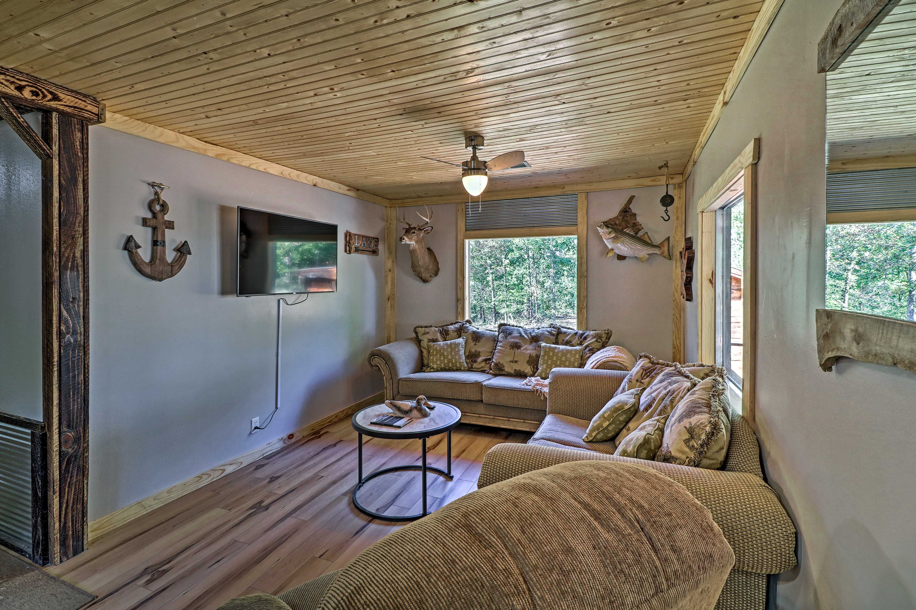 Living Room | Single-Story Home | Smart TV | Air Conditioning