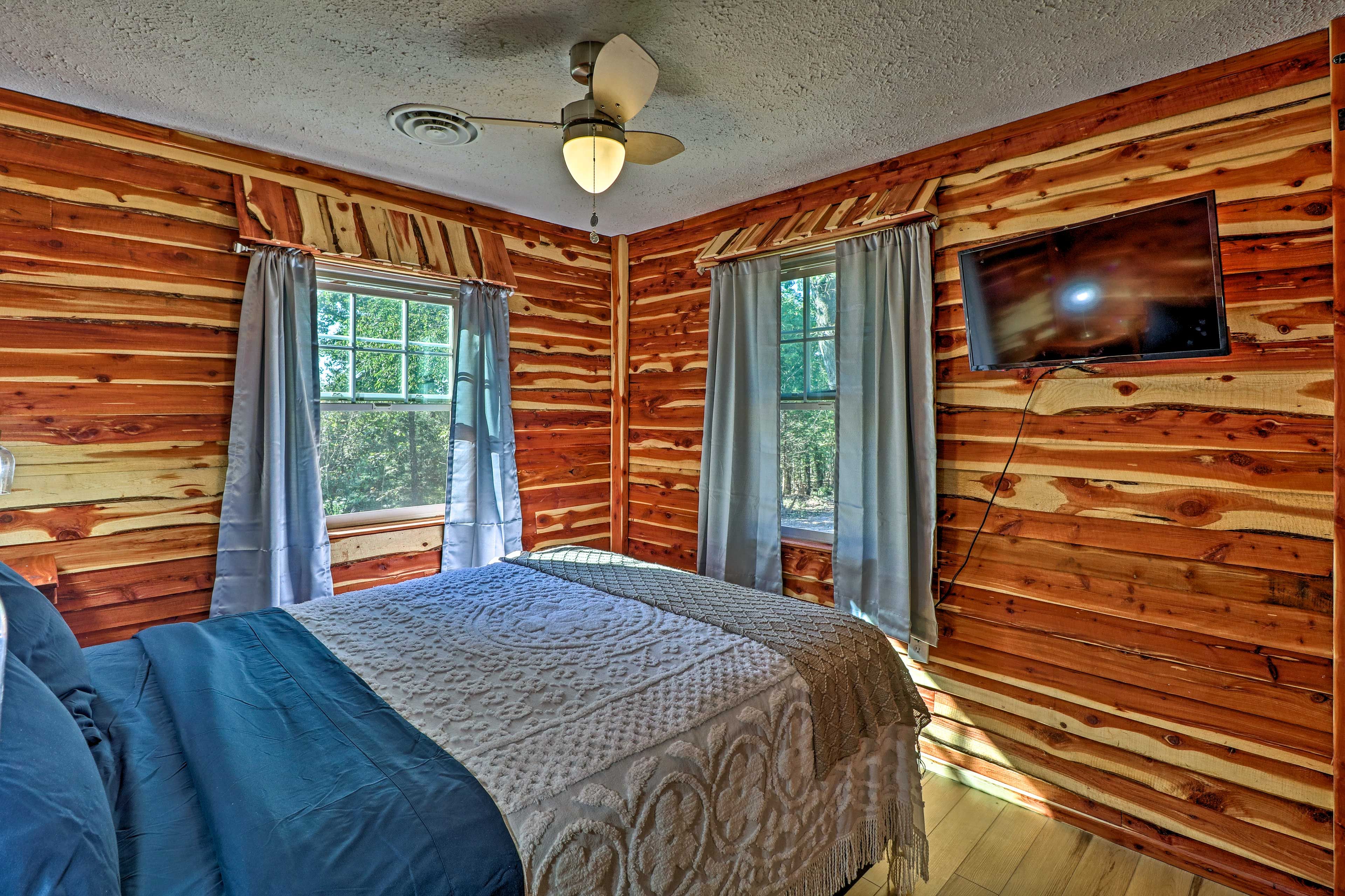 Bedroom 2 | Smart TV