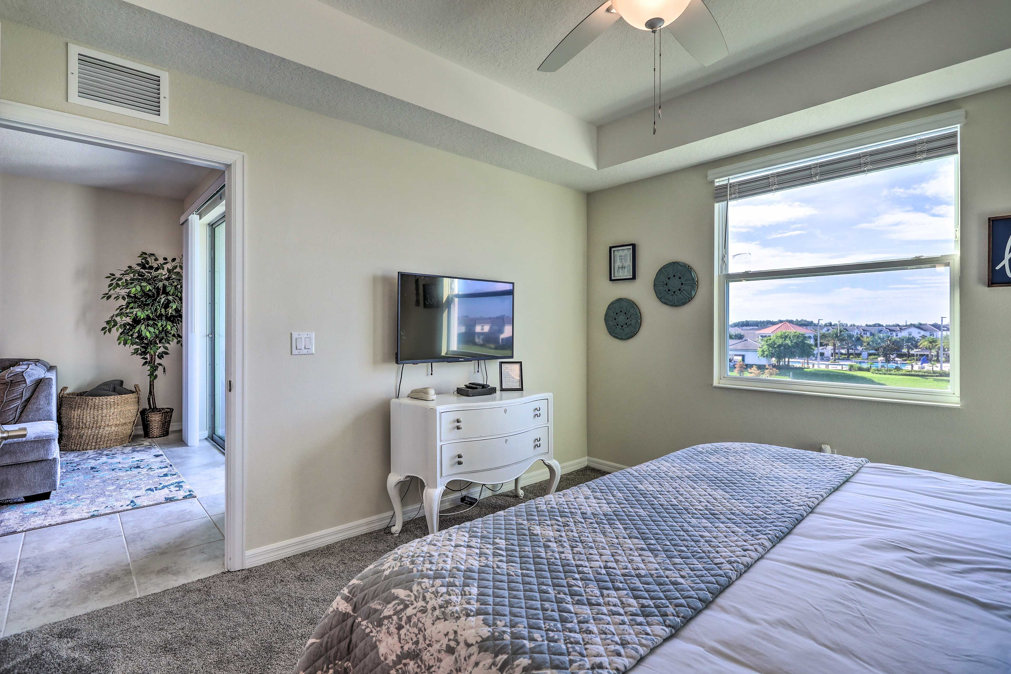 Bedroom 1 | King Bed | Smart TV