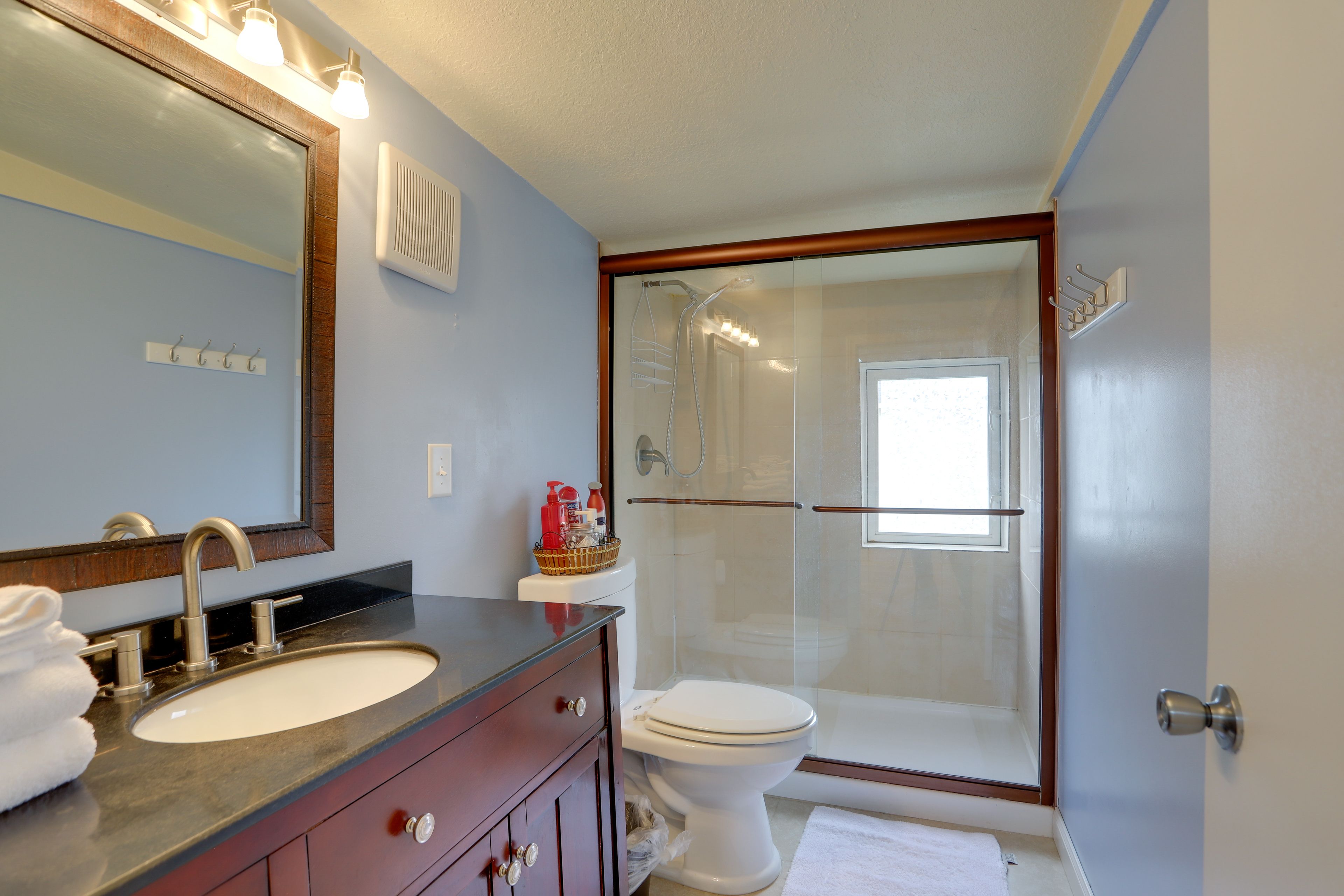 Full Bathroom | 2nd Floor | Stairs Required | Hair Dryer