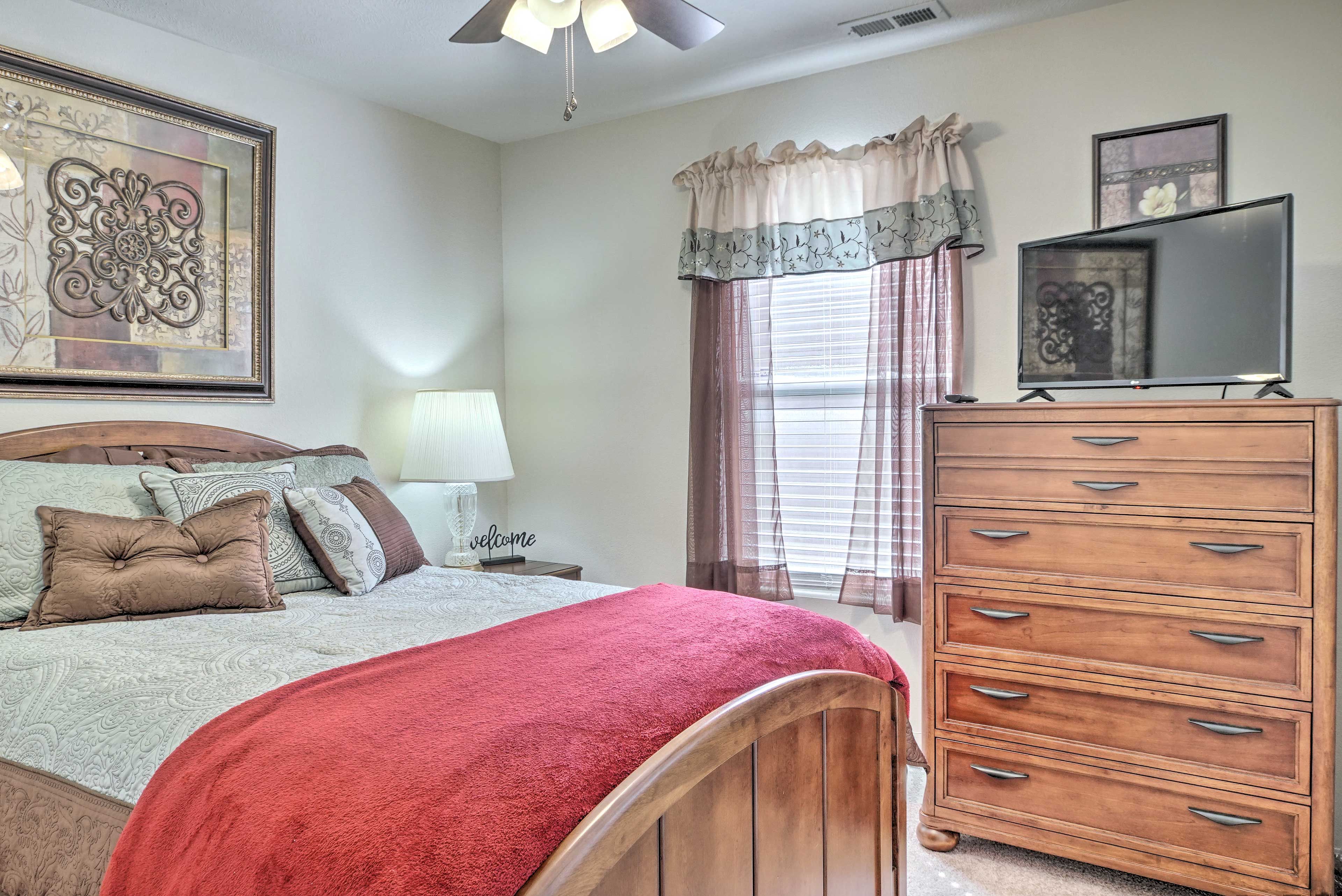 Bedroom 2 | Queen Bed