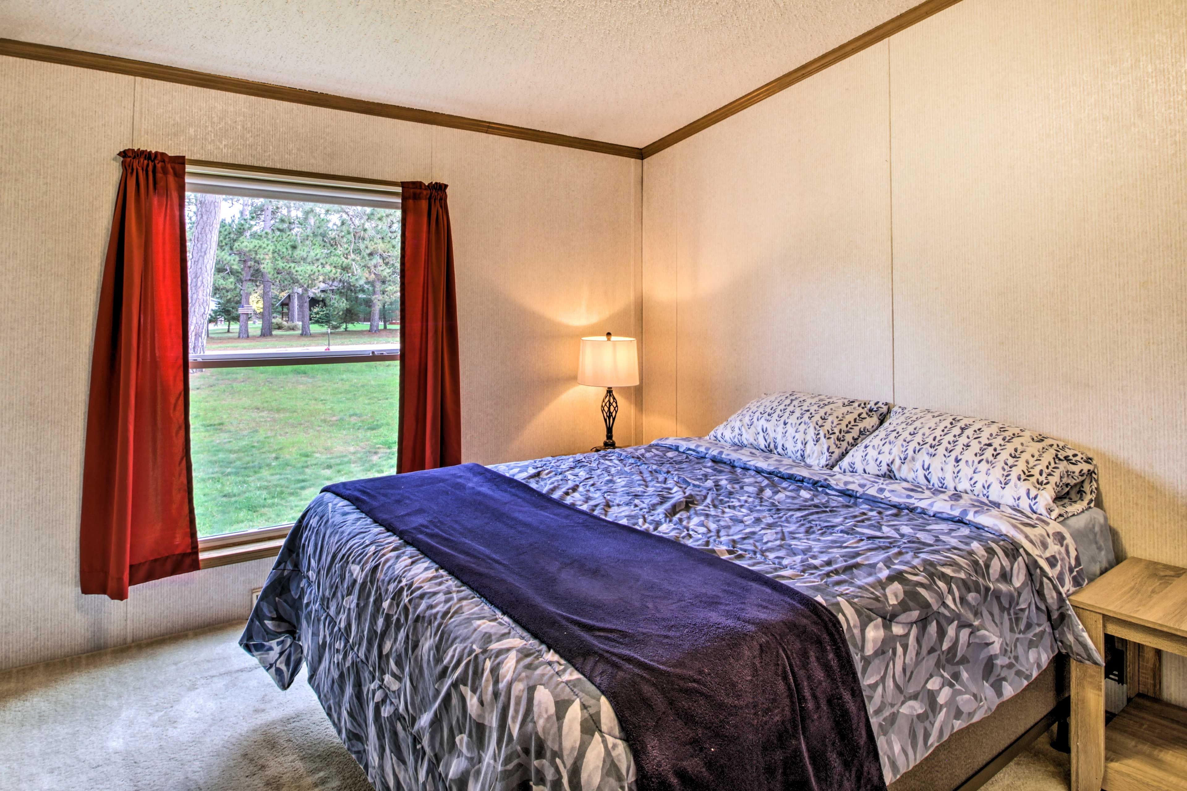Bedroom 2 | Queen Bed